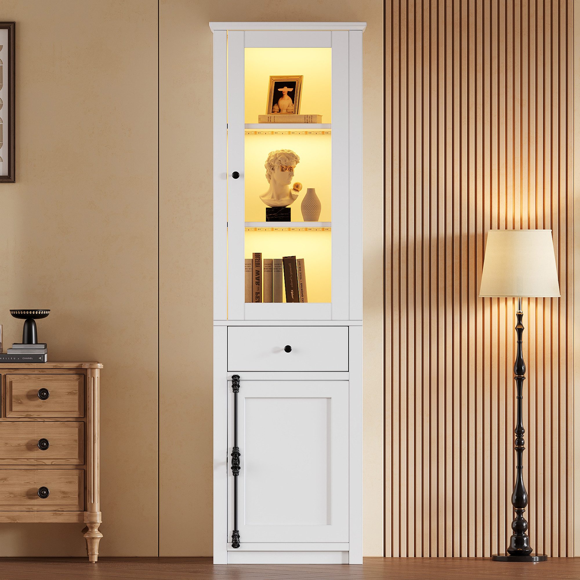 KLAM HOME Hochschrank Weiße Glasvitrine 55x40x200cm mit LED & 1 Schublade (Hochschrank mit 2 Türen, Metall-Aluminium-Griffen & viel Stauraum) LED Standvitrine Weiß, 60kg Tragfähigkeit für Wohnzimmer