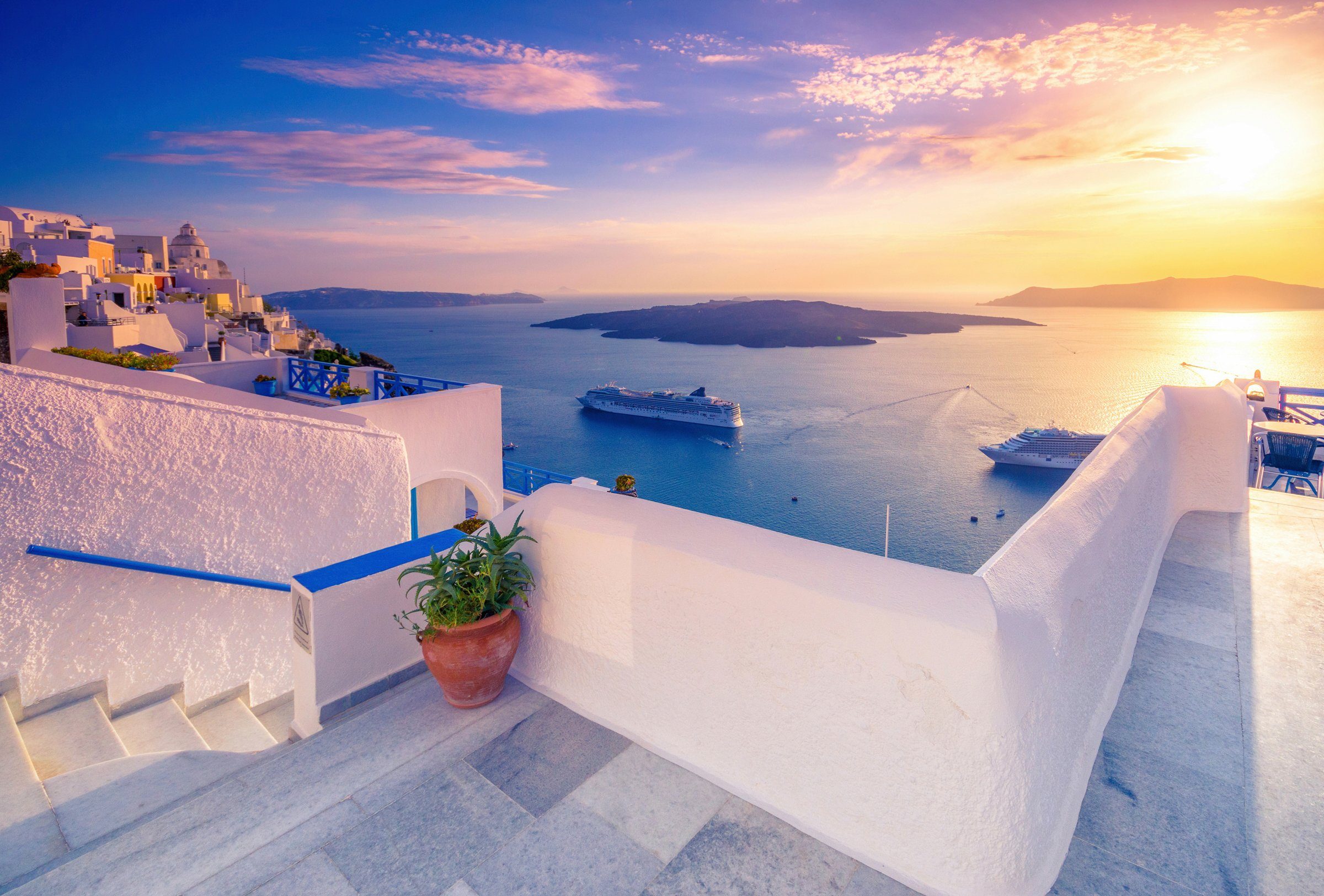 Papermoon Fototapete TERRASSE-SANTORINI SEE MEER STRAND PALMEN DÜNEN SCHIFFE