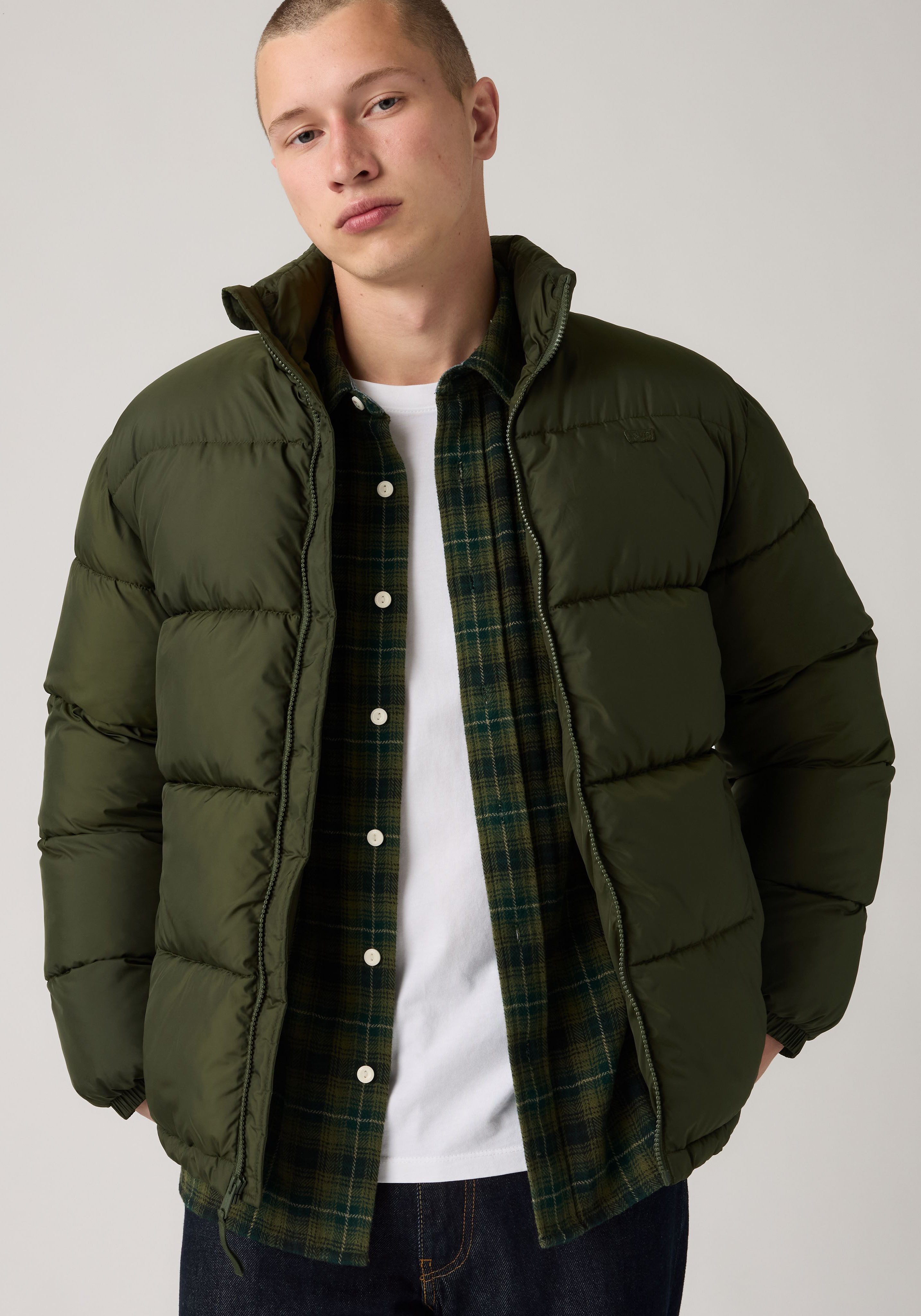 Levi's® Steppjacke PIEDMONT SHORT PUFFER mit Reißverschluss und Stehkragen – Bild 2 von 5