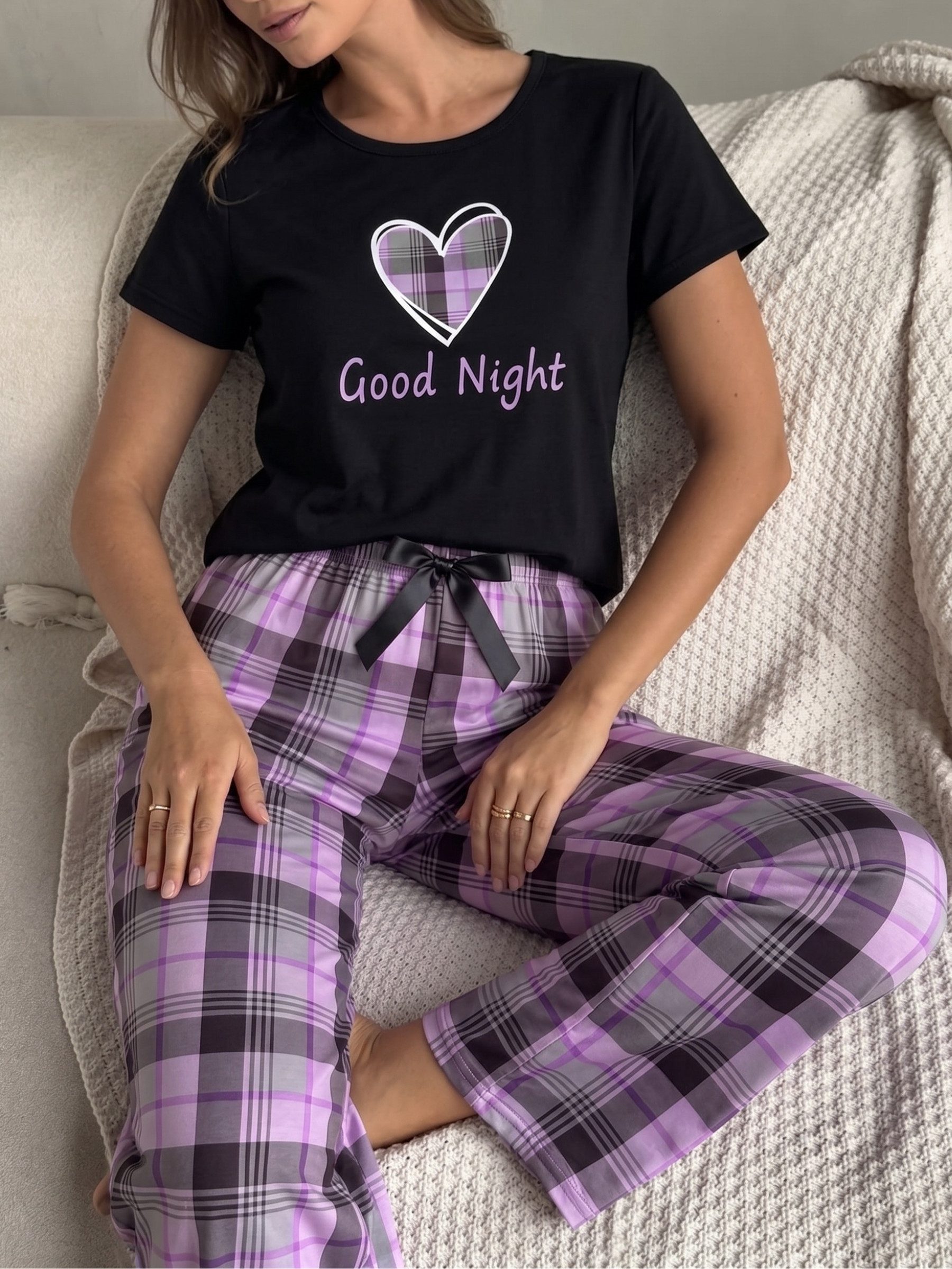 Elegant Love Pyjama Lässiger Schlafanzug Damen – Nachtwäsche & gemütliche Homewear (Set, 2 tlg., Kurzarmshirt & lange Hose) Komfortable Loungewear – Hausanzug für Abende & ruhige Nächte
