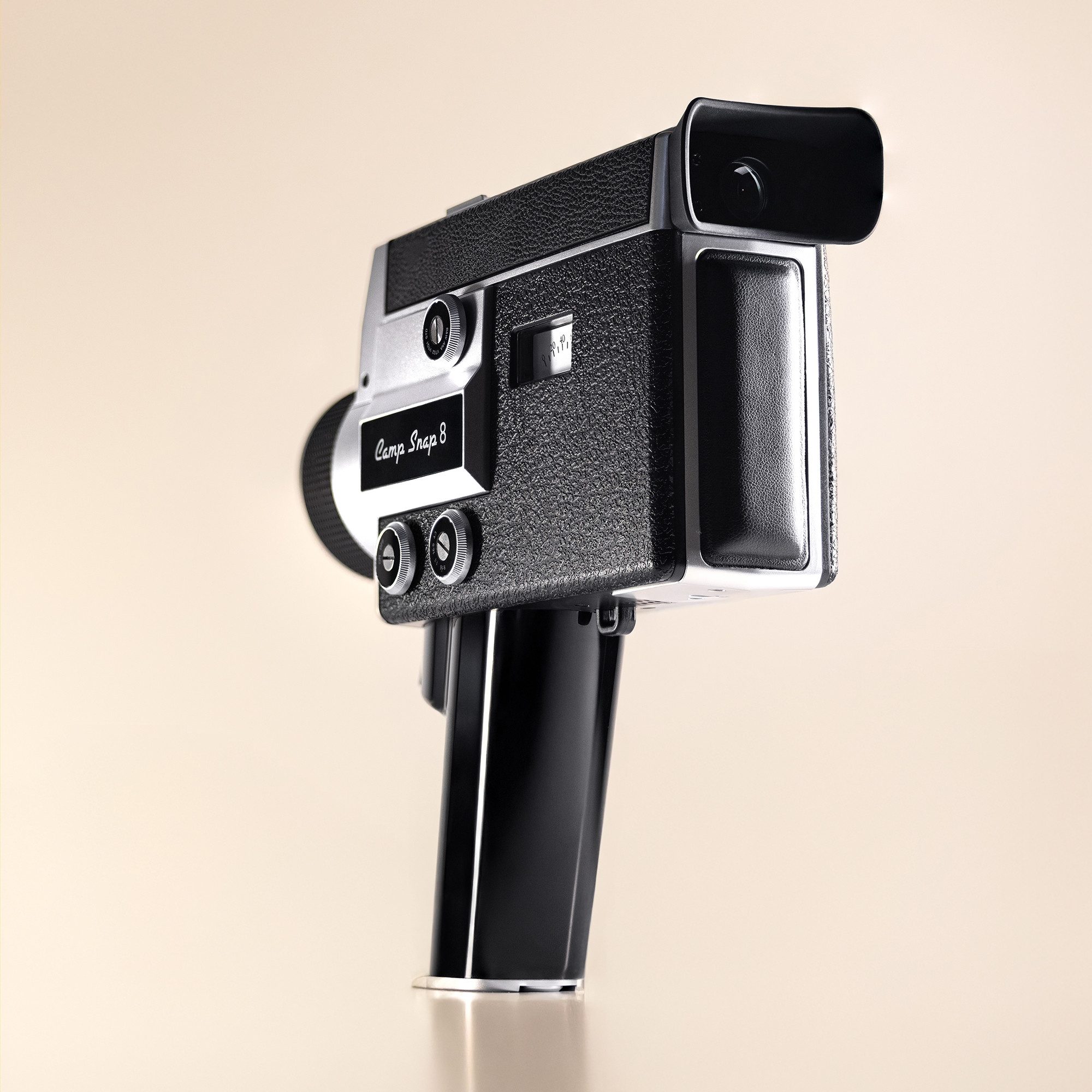 Camp Snap CS-8 Videokamera Camcorder Retro Super-8 Design Videokamera (HD, Kein WLAN, Keine Netzwerkfunktion, Einzelgerät inkl. Speicherkarte und Batterie, Retro-Design, Filter, kein Display, USB-C, microSD bis 128GB)