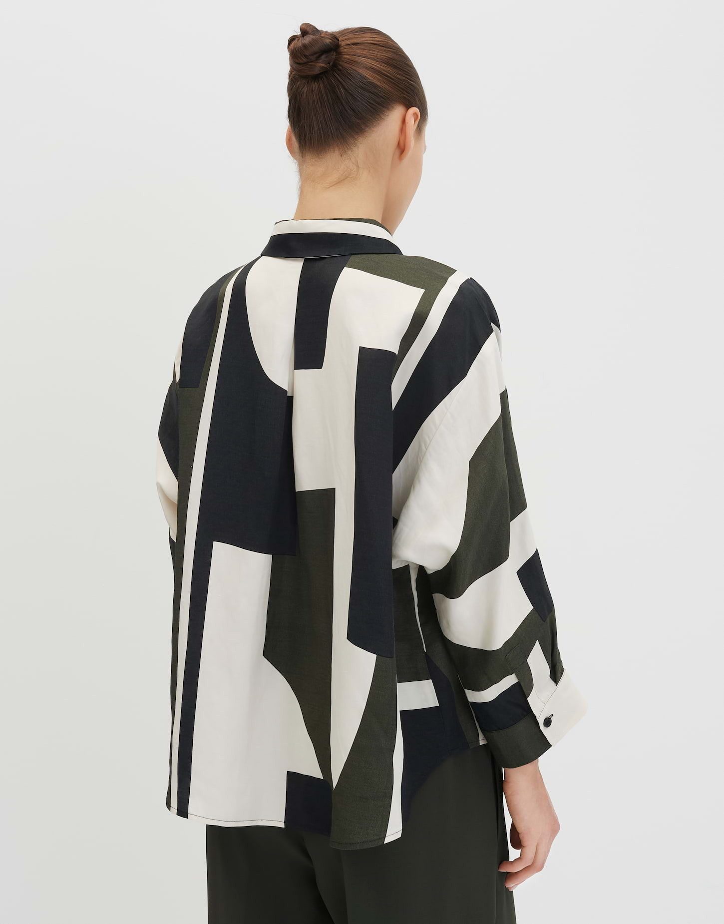 someday Kurzarmbluse Zamila aus Viskose-Leinen-Mix mit Print Mit Print und femininer Rückenfalte für fließende Looks