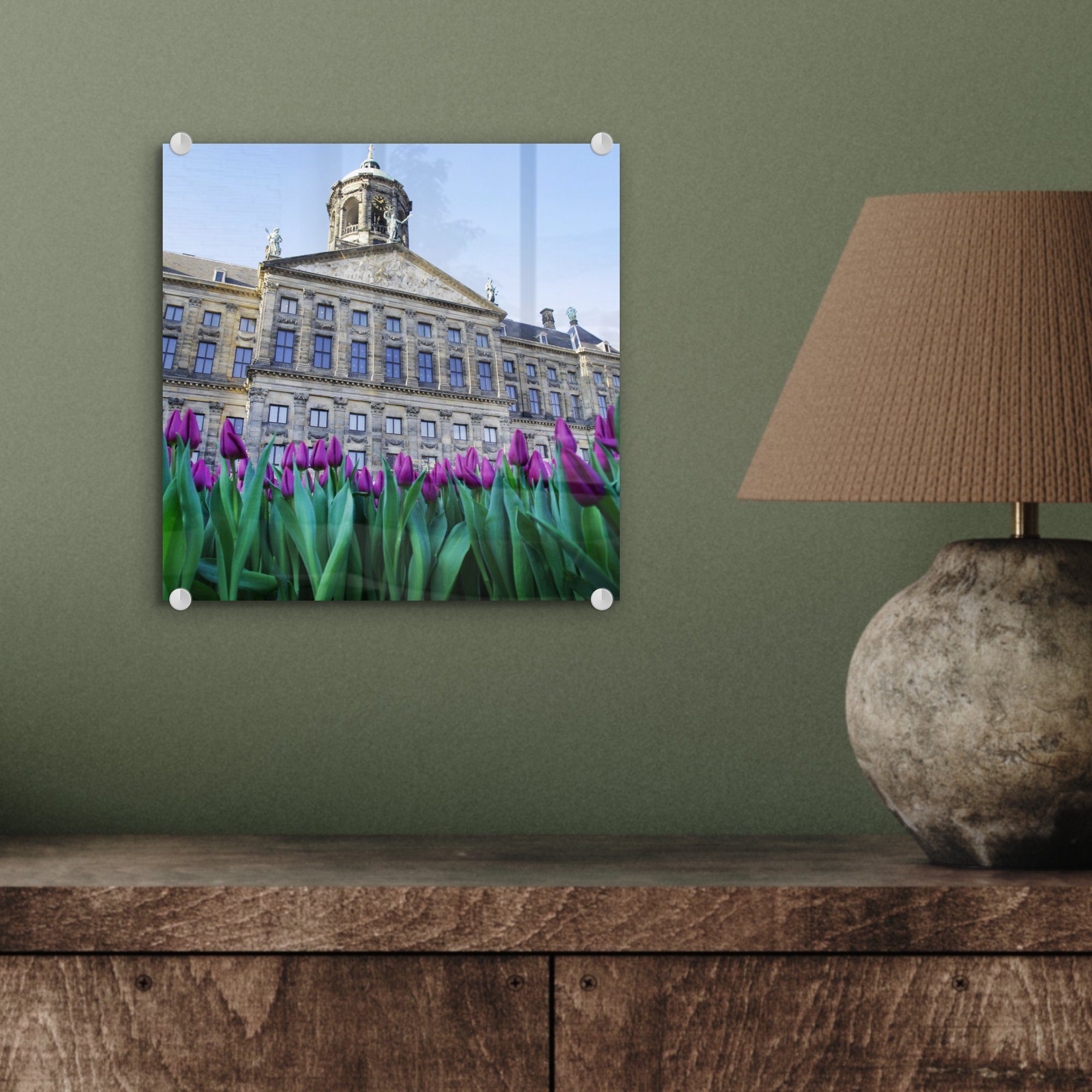 vor Tulpen - auf Wandbild dem Amsterdam, am Bilder (1 Foto Acrylglasbild Wanddekoration - Glas Palast Glas Glasbilder - St), - auf MuchoWow Dam-Platz wachsen