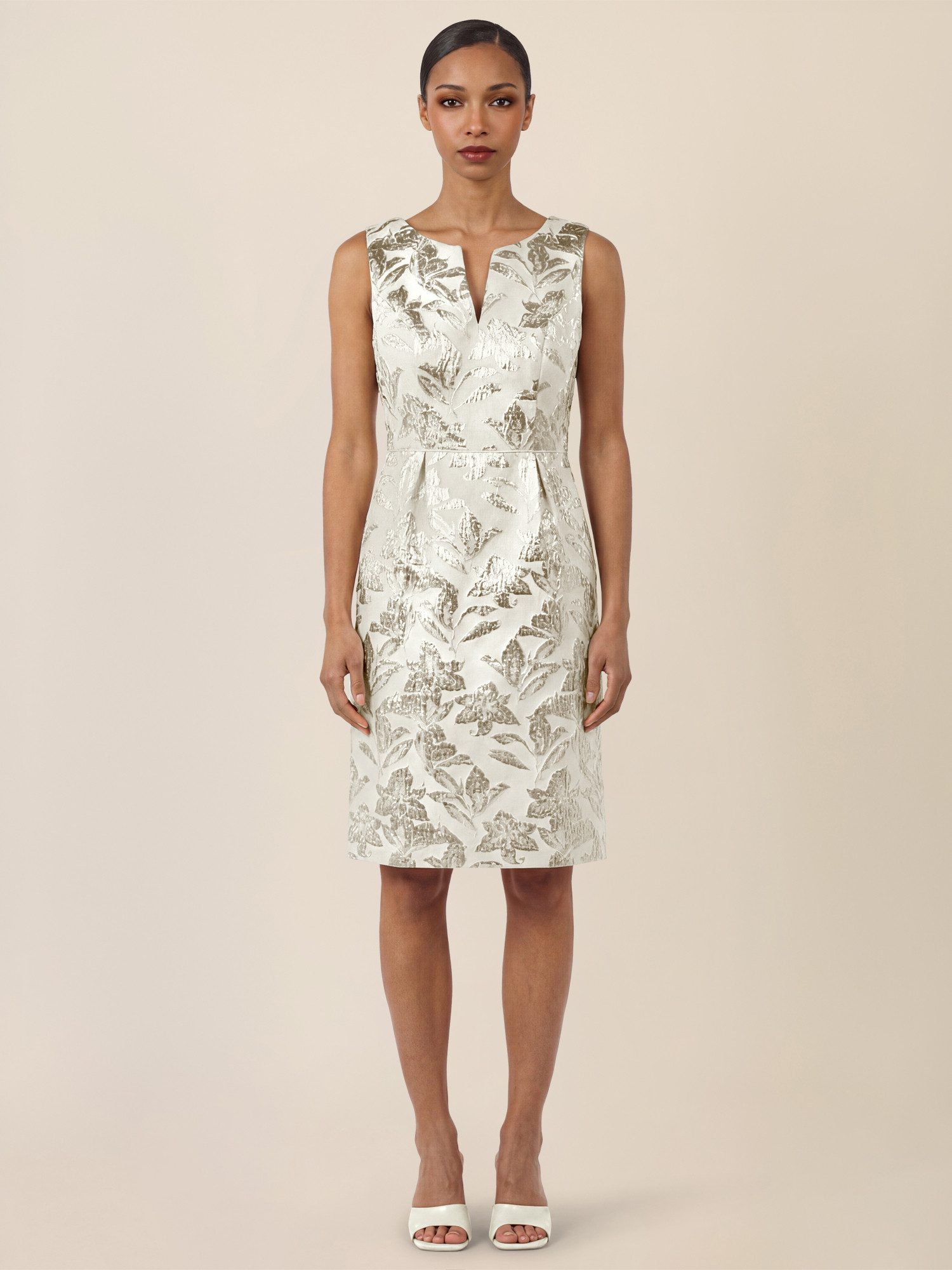 Apart Brautkleid mit Glanzjacquard und V-Ausschnitt