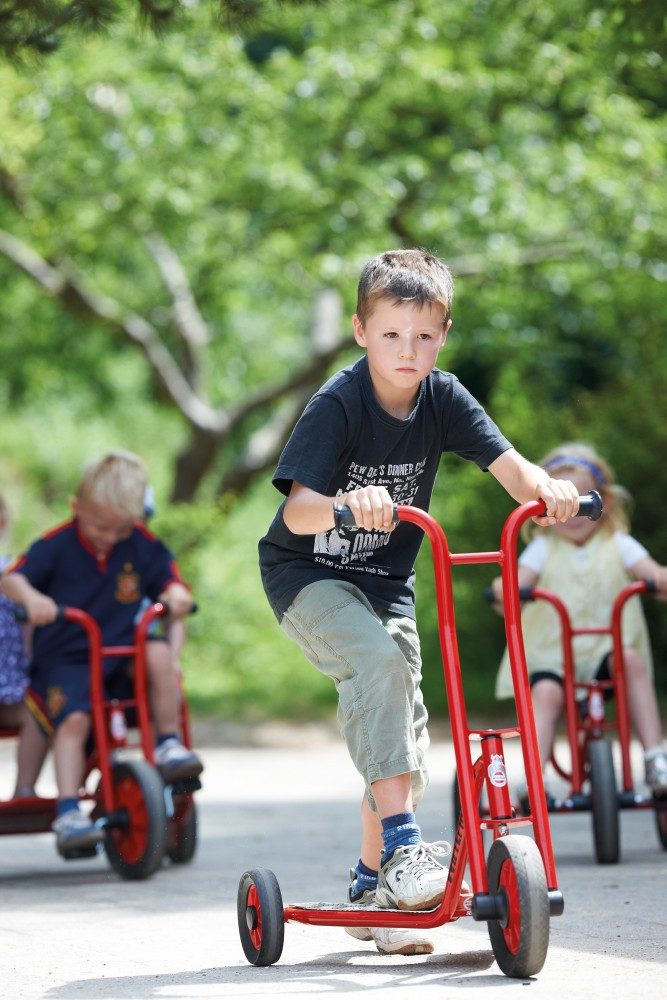 Winther Cityroller Safety Roller – Stabiler Roller für Kinder mit V-förmiger Trittfläche
