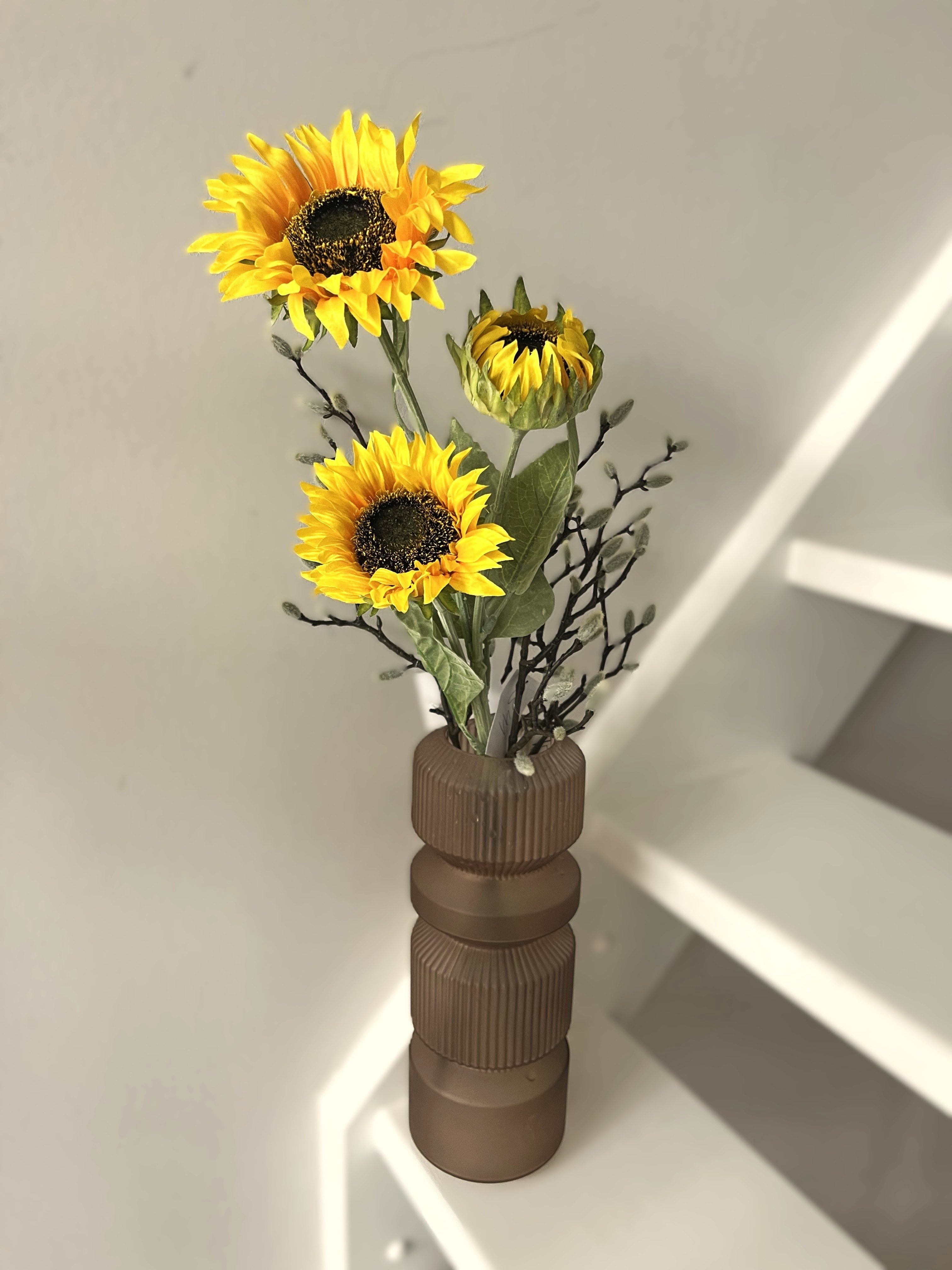 Kunstblume Kunststielblume Sonnenblumenzweig mit 3 Blüten – Höhe 90 cm - Gelb, Goods NL, Höhe 90 cm – Bild 3 von 4