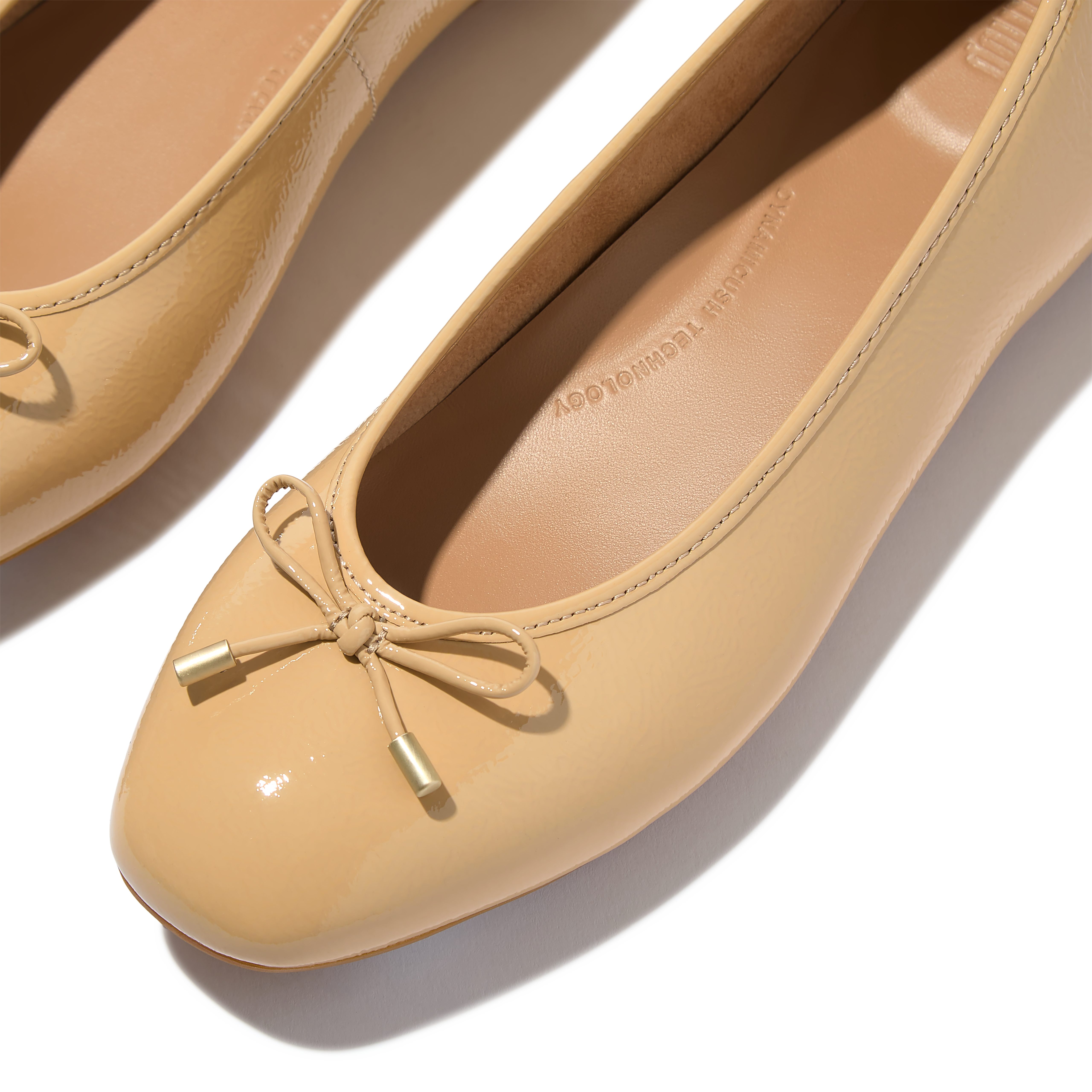 Fitflop DELICATO BOW TEXTURED PATENT-LEATHER BALLET FLATS Ballerina Businessschuh, Schlupfschuh mit dezenter Zierschleife – Bild 4 von 5