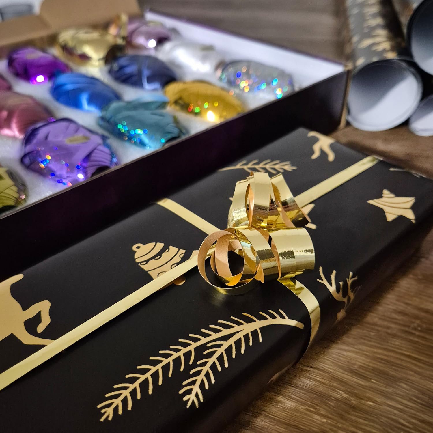 com-four Geschenkband Glitzer Ringelband in verschiedenen Farben, hochwertiges Geschenkband-Set, Polyband im stabilen Geschenk-Karton