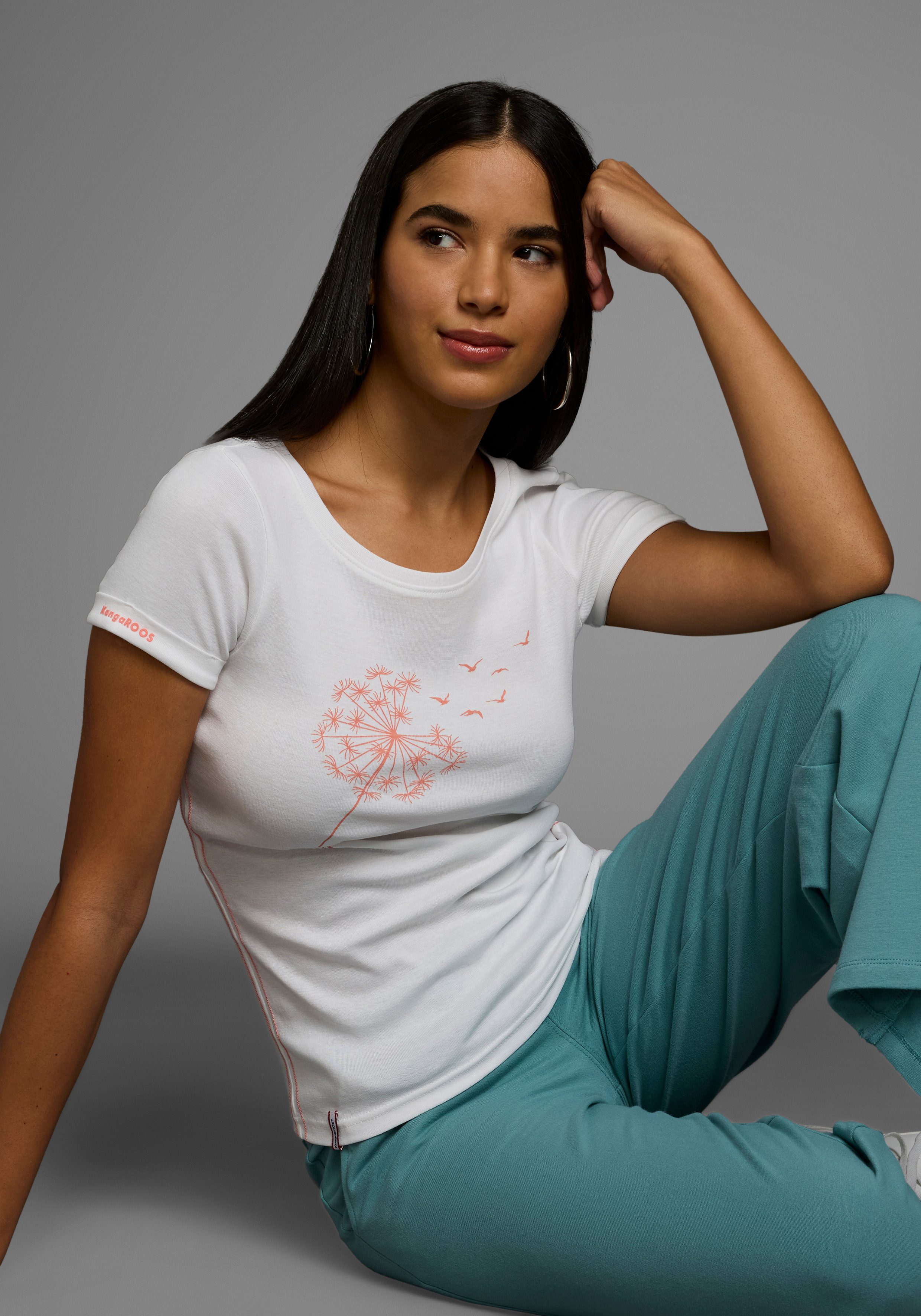 KangaROOS Kurzarmshirt Kurzarm, körpernahe Passform, bedrucktes Design