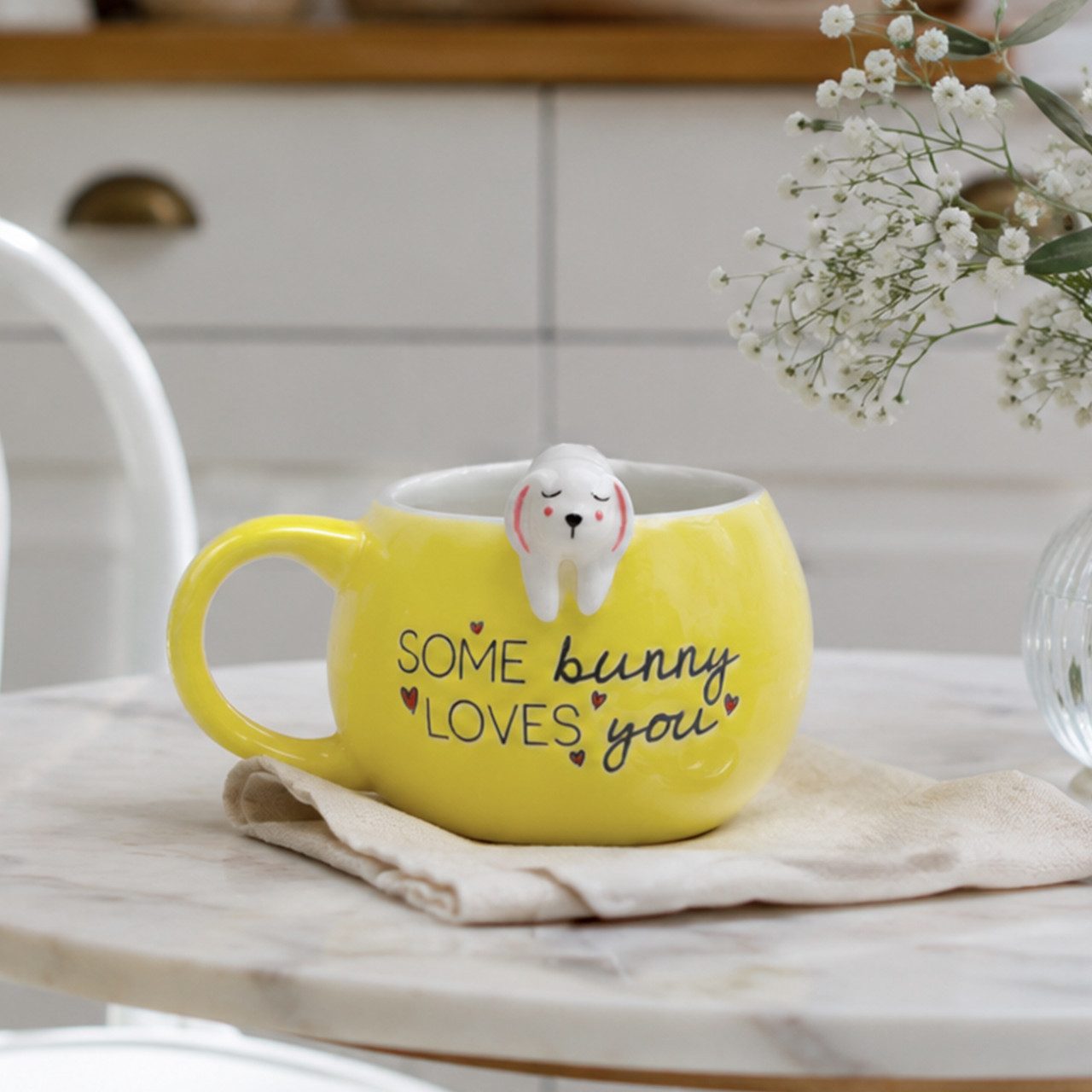 Geda Labels GmbH Tasse Somebunny gelb, 1-tlg., Keramik, Gelb, 400ml, mit 3D Figur am Rand