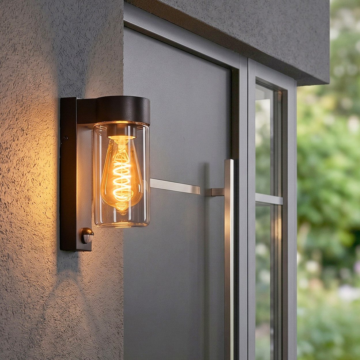 hofstein Außen-Wandleuchte Außenwandlampe mit Bewegungsmelder aus Metall/Glas in Schwarz/Klar, ohne Leuchtmittel, Leuchte im Industrial-Design für Garten/Terrasse/Hof, E27, IP44