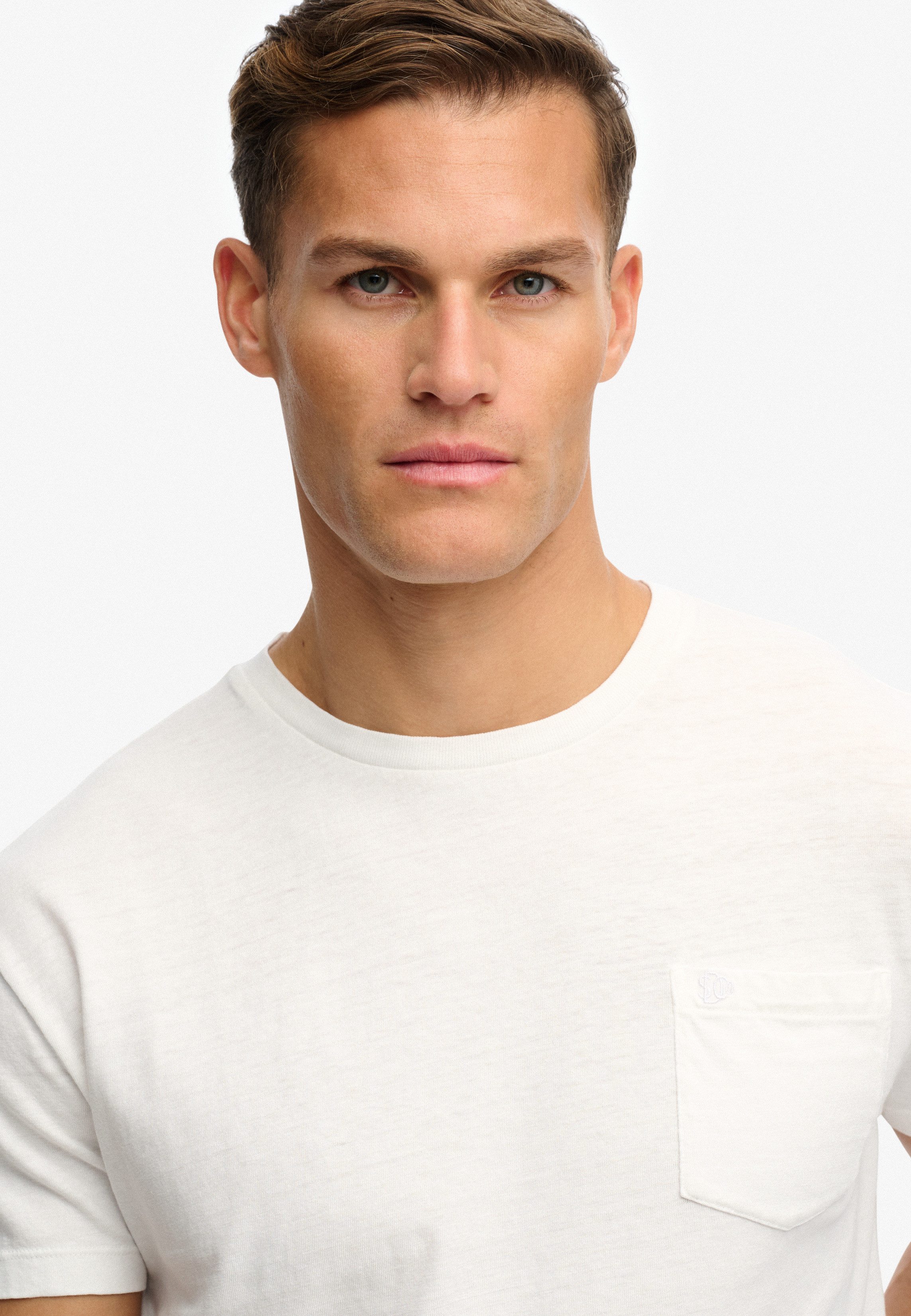 Superdry Rundhalsshirt COTTON CLASSIC LINEN PKT TEE Baumwollmischung, relaxed fit aus luftig leichtem Baumwoll-Leinen-Mix – Bild 4 von 5