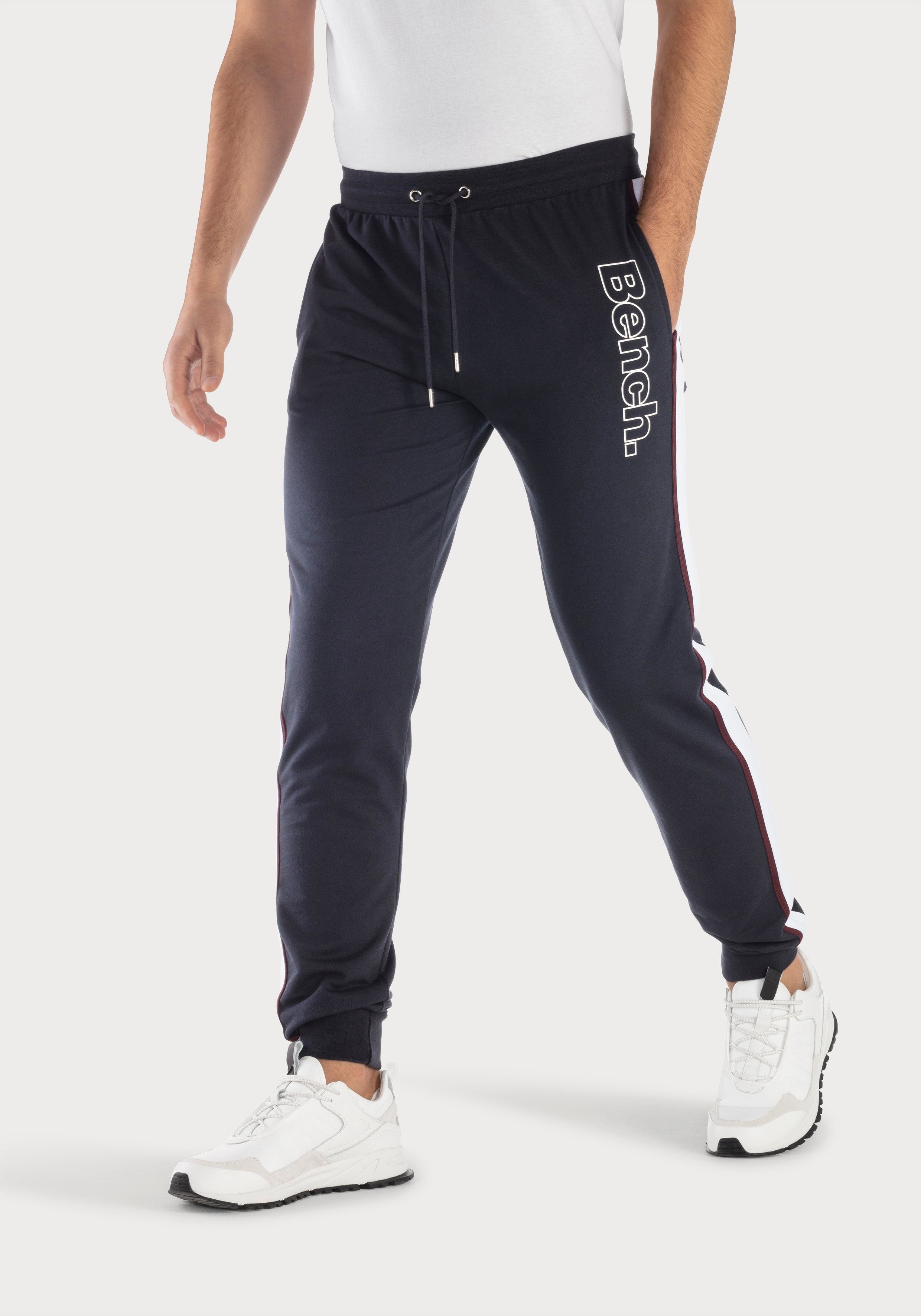 Bench. Loungewear Sweathose mit aufgesetzten Streifen an der Seite und Logodruck navy-weiß
