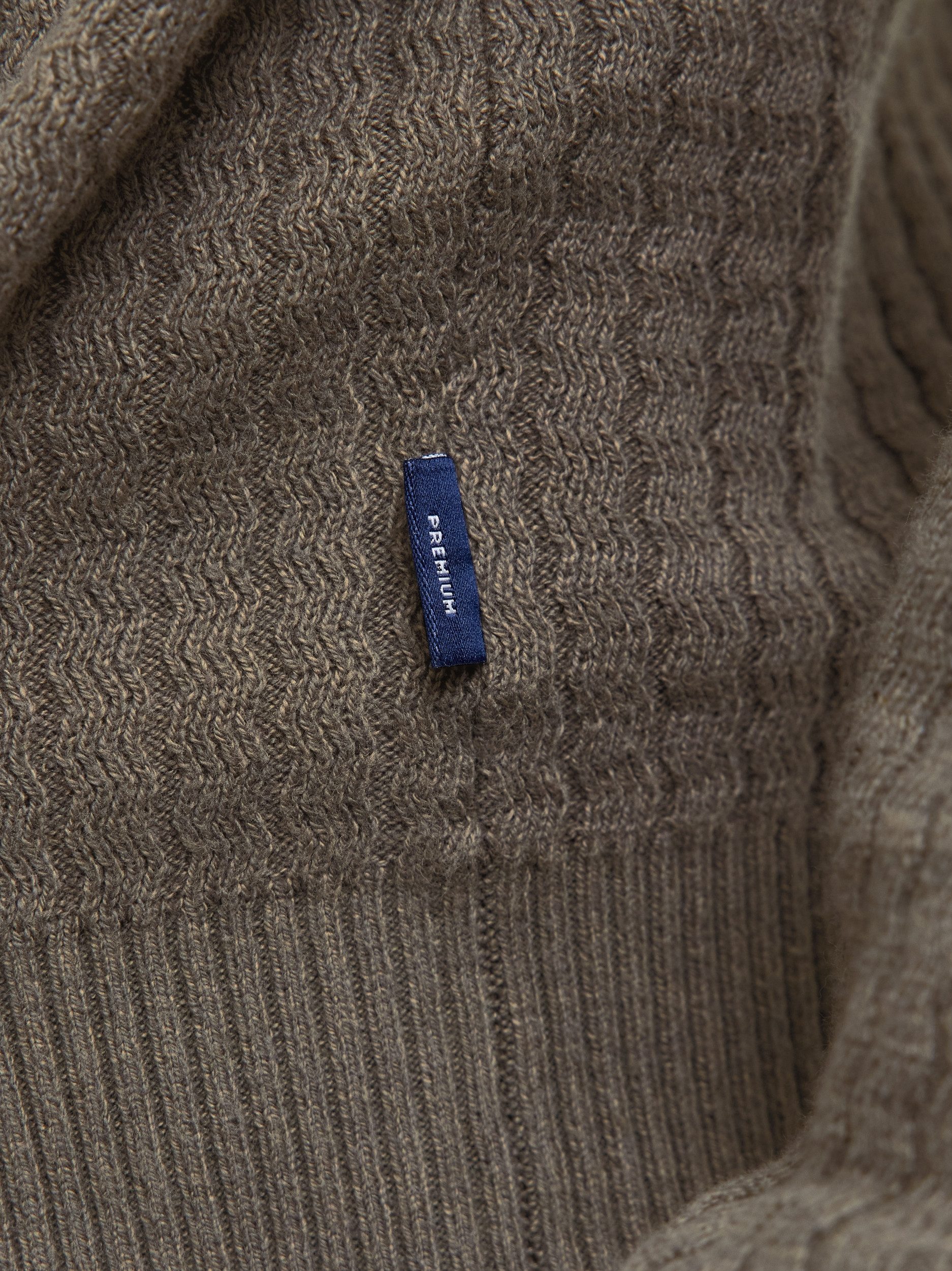 900317_3