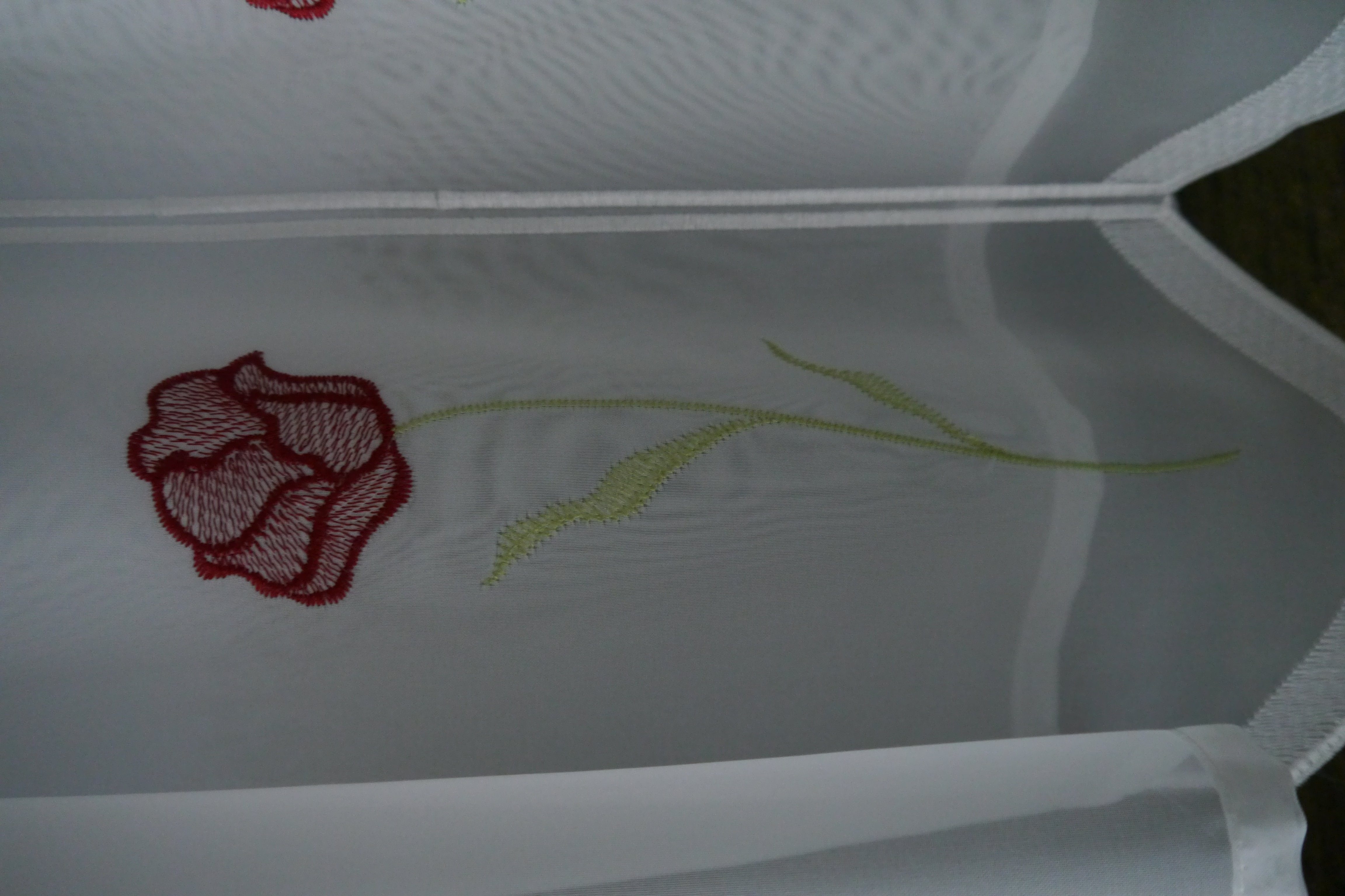 Scheibengardine Kurzgardine Küchengardine Rose Weiß 45x140 EXPERIENCE, 2218 St), Scheibengardine, Stickerei Bistrogardine Schlaufen (1 cm halbtransparent, Rose Voile