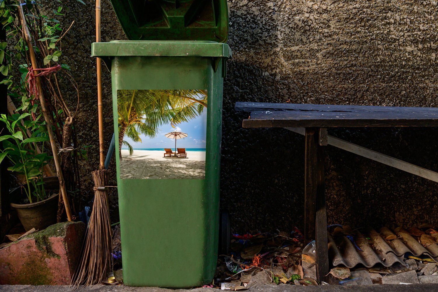 Container, - - Strand Mülltonne, Strandkorb Wandsticker Sticker, Abfalbehälter MuchoWow Sonnenschirm (1 St), Mülleimer-aufkleber,