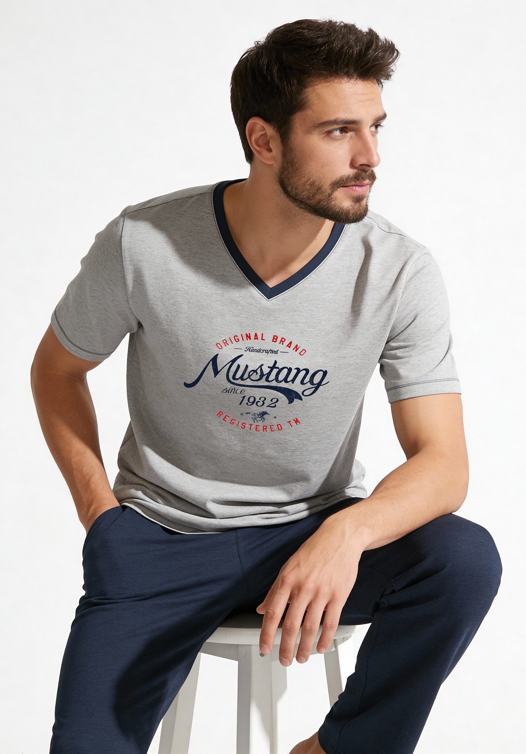MUSTANG Schlafanzug Pyjama-Set T-Shirt Long Pants lange Hose Schlafkombi Nachtwäsche (2 tlg) Oberteil graumelange, Pants navy – Bild 3 von 5