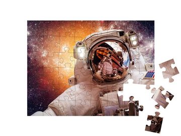 puzzleYOU Puzzle Astronaut im Weltraum vor dem Planeten Erde, 48 Puzzleteile, puzzleYOU-Kollektionen