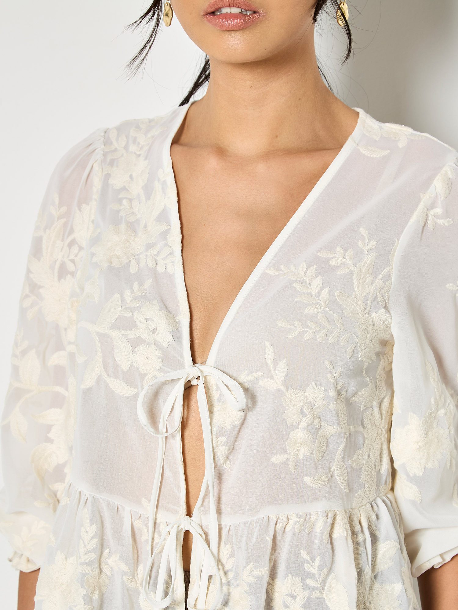 Apricot Rüschenbluse Besticktes Chiffon-Oberteil mit Blumenmuster . mit Stickerei