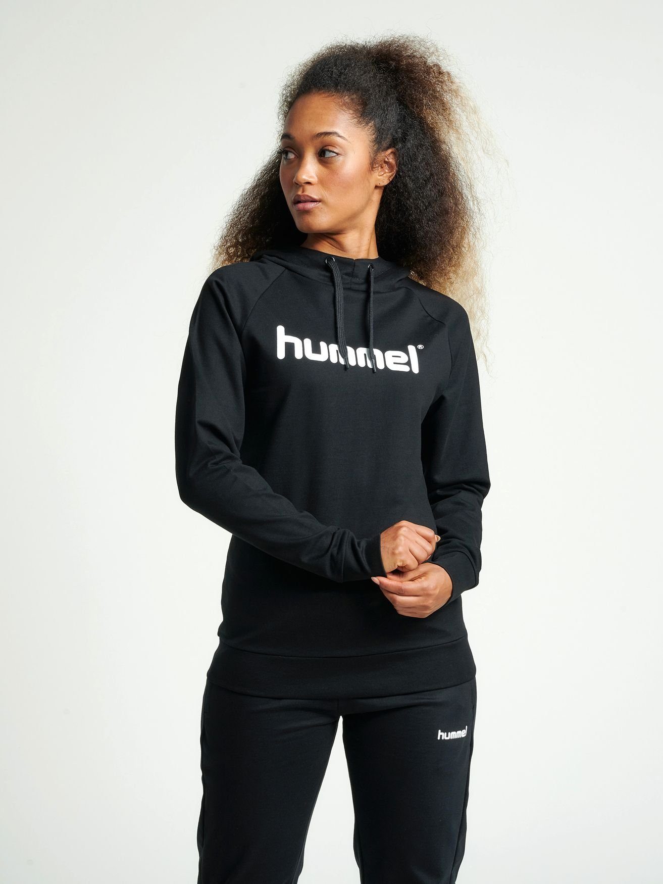 hummel Hoodie Logo Sweater HMLGO 5141 in Schwarz