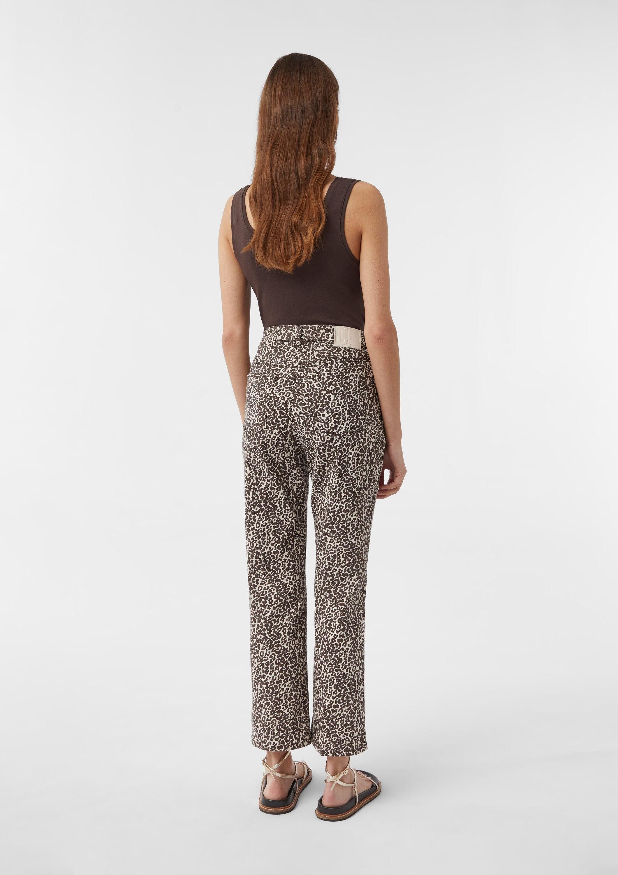 comma Chinos Hose Verkürzte Jeans mit Flared Leg und Leo-Print
