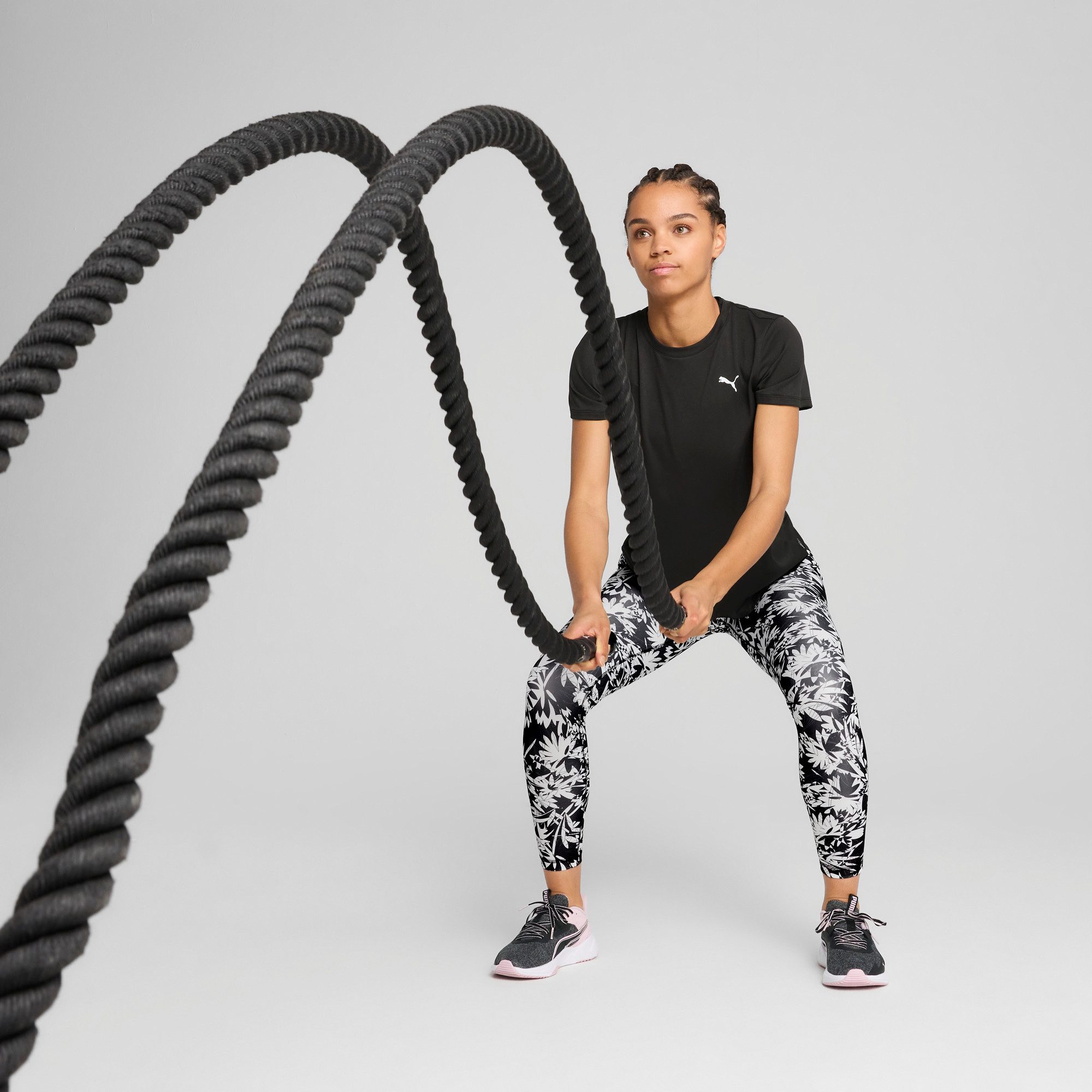 PUMA Trainingsshirt W TAD ESSENTIAL CREW TEE Regular Fit, mit Rundhalsausschnitt, mit seitlichen Schlitzen
