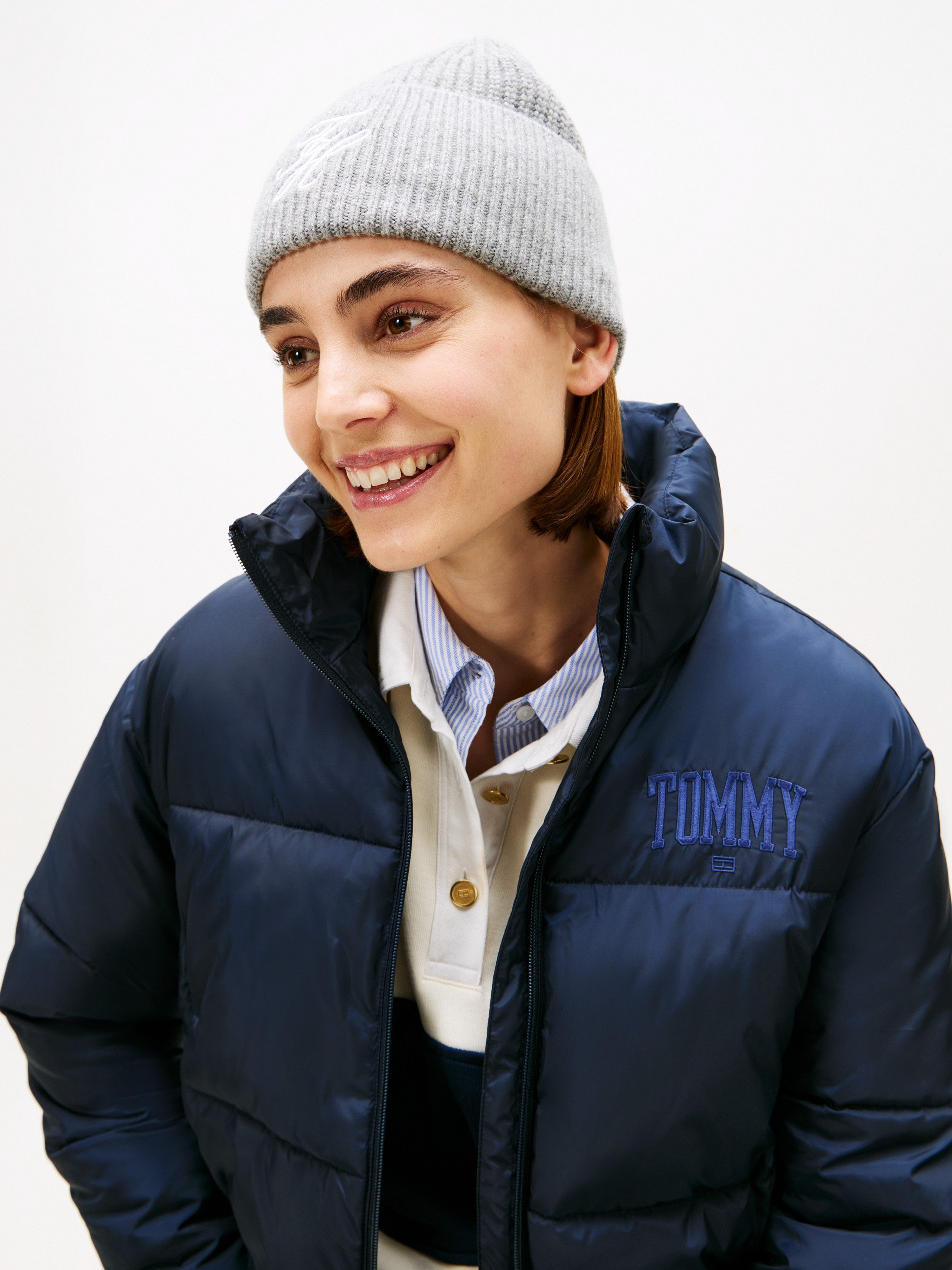 Tommy Hilfiger Beanie TOMMY SCRIPT CASHMERE aus Kaschmirmix mit gesticktem Logo, Maße 21 x 24,5 cm
