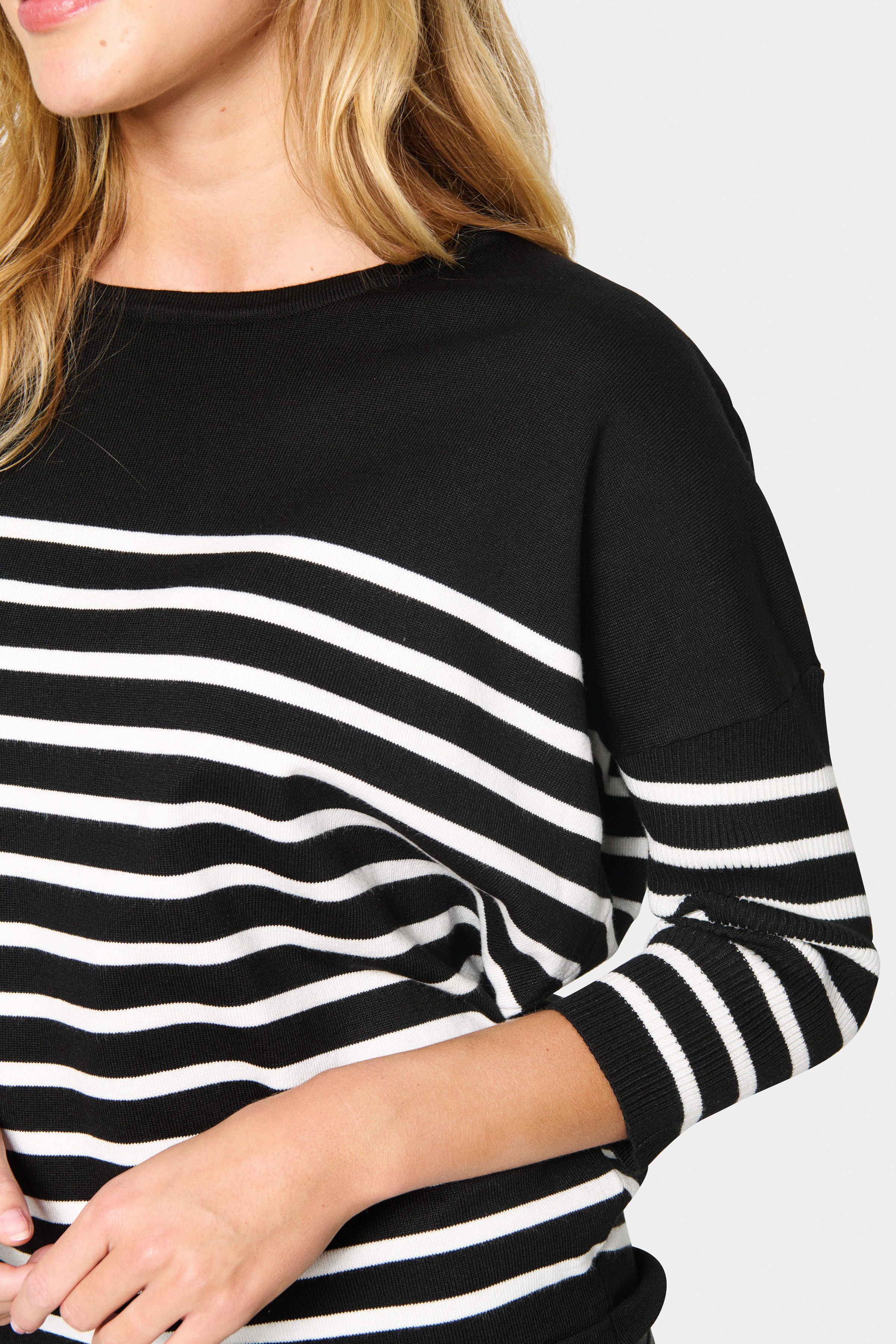 Saint Tropez Strickpullover MilaSZ R-neck Stripe Oversize Fit, Feinstrick, Viskosemischung