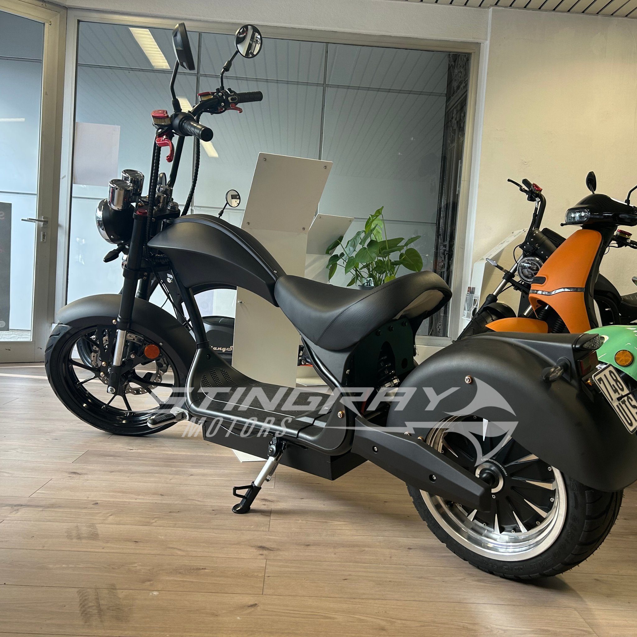 Stingray Motors E-Motorroller Elektroroller - - km/h - 4500 Roller W, E 4500,00 Watt Carbon Chopper Harley km/h 50 50 MH3