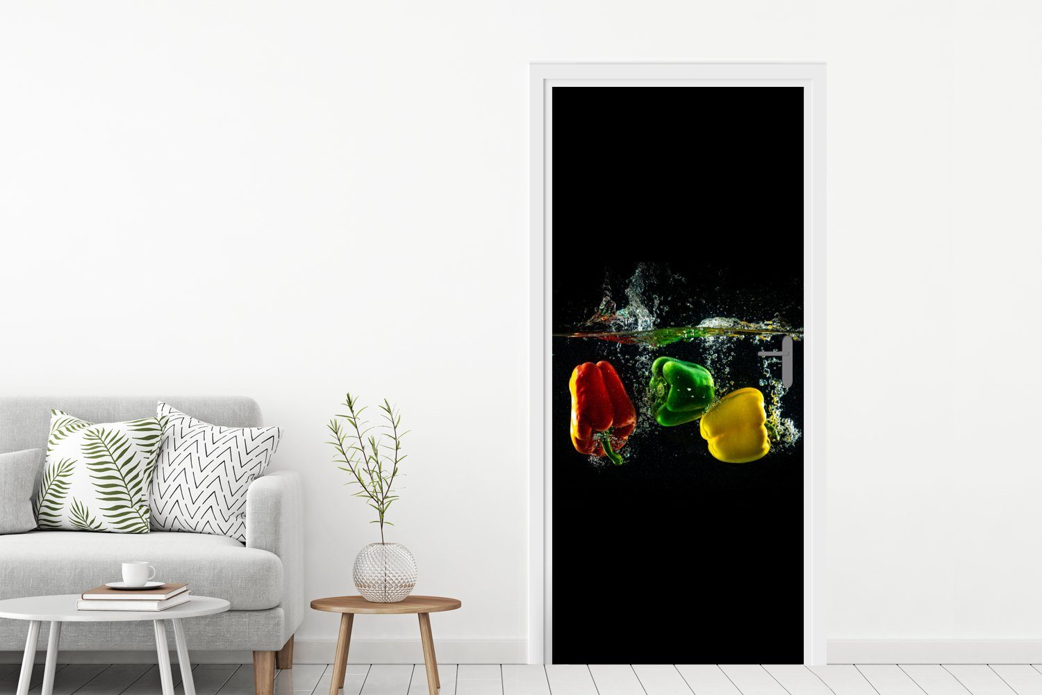 75x205 cm bedruckt, Tür, Türtapete - Gelb, für Rot Matt, (1 - - - - Wasser Gemüse - Schwarz Türaufkleber, Paprika St), Grün Fototapete MuchoWow