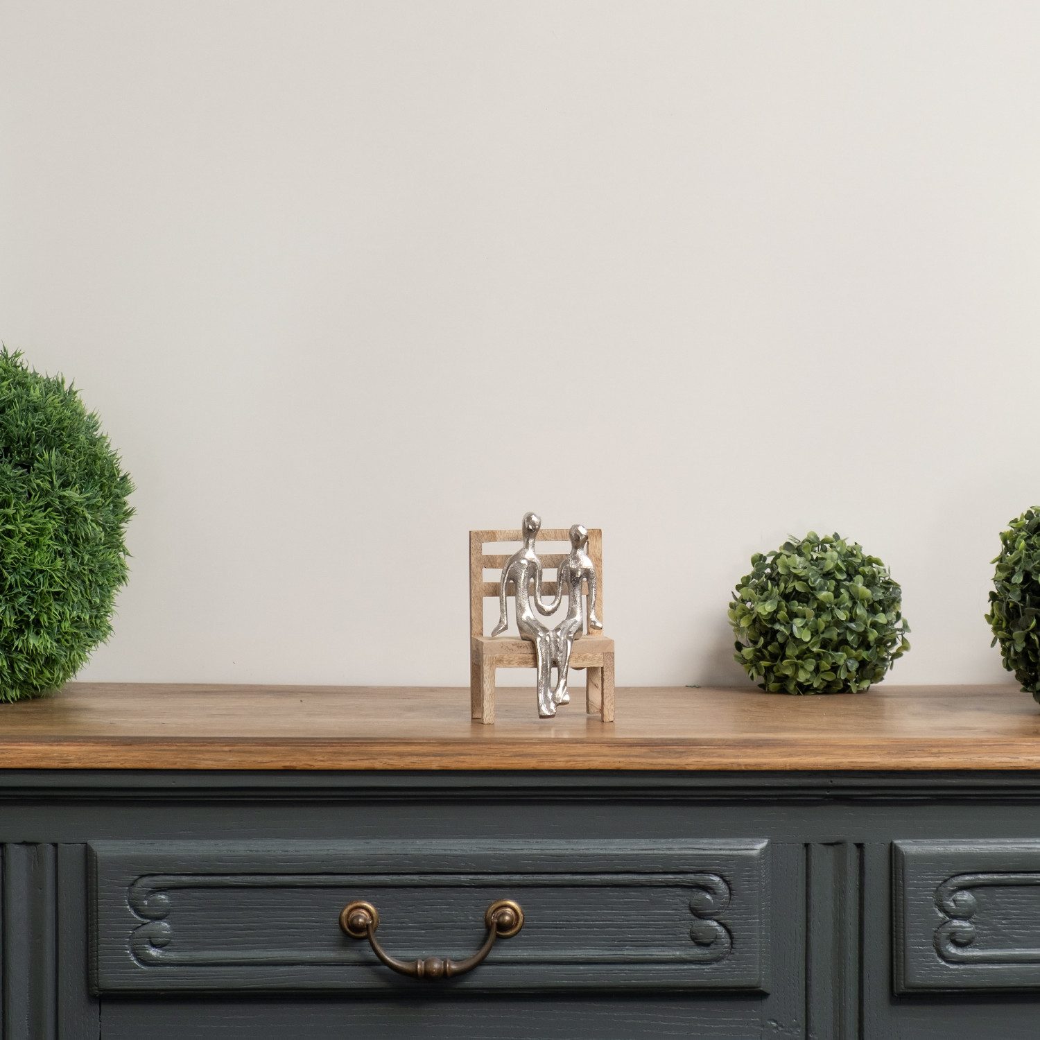 Moritz Skulptur Dekofigur Paar auf Bank aus Aluminium und Holz, Holz, Tisch günstig online kaufen