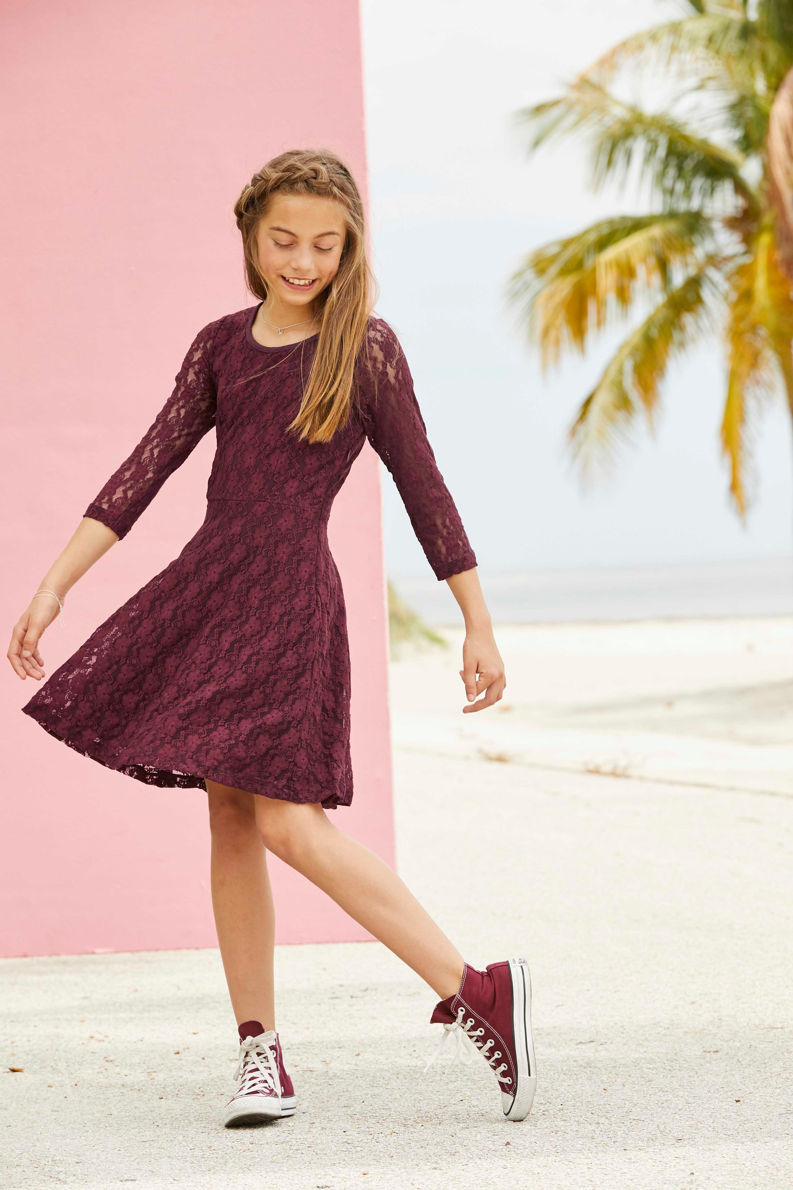 KIDSWORLD Jerseykleid - Spitzenkleid festliche Anlässe, knielang, aus Spitze und Jersey, 3/4-Ärmel
