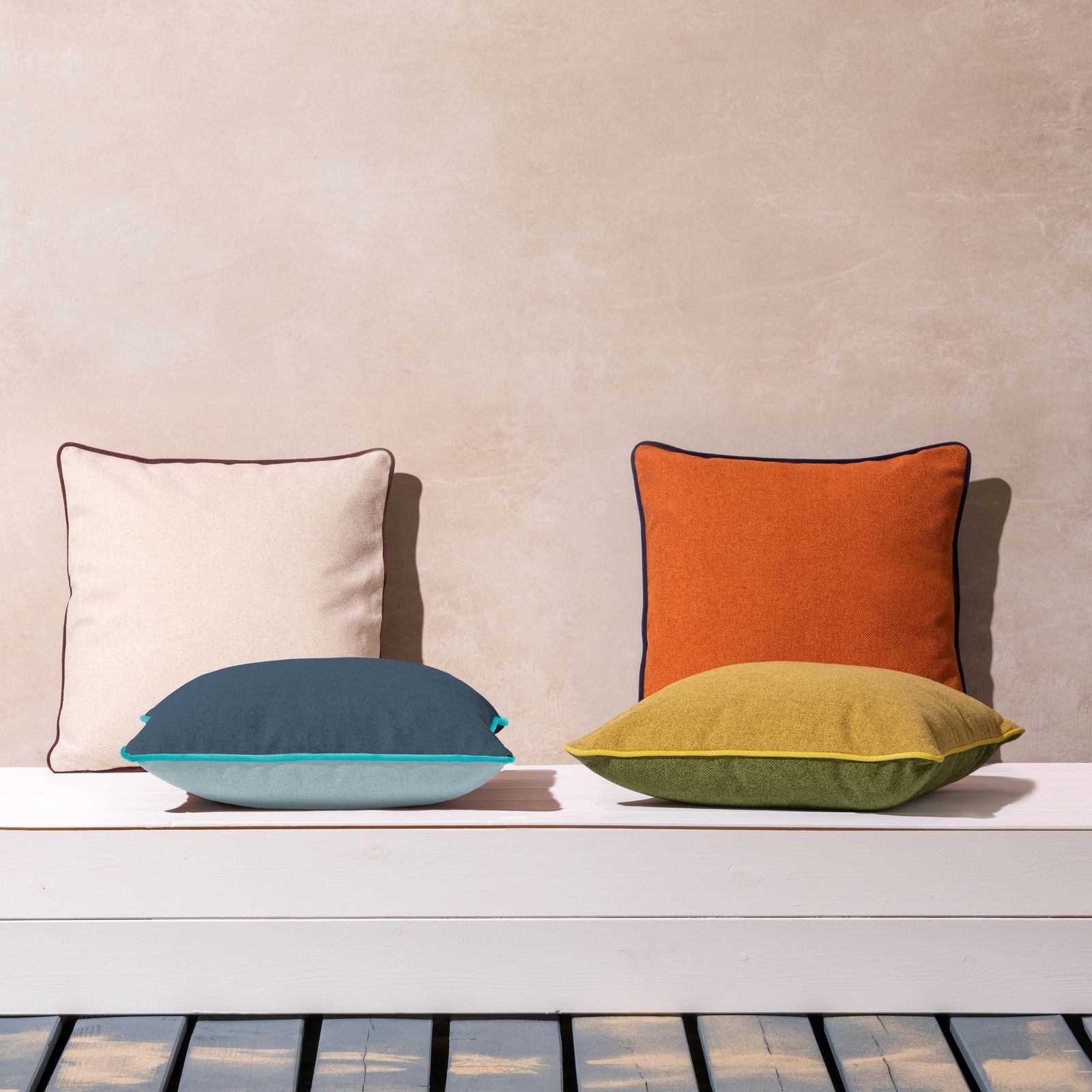 Remember Dekokissen, Remember Kissen Blueberry mit Samt Paspel