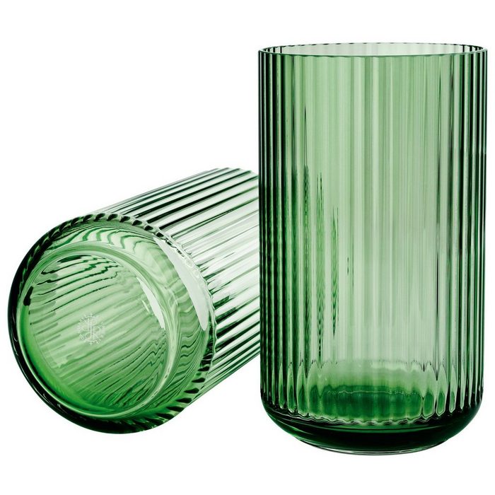 Lyngby Porcelæn Tischvase Design Vase aus Glas in Copenhagen Green (Grün); Ikonische Glasvase in Säulenform mit Rillen-Struktur