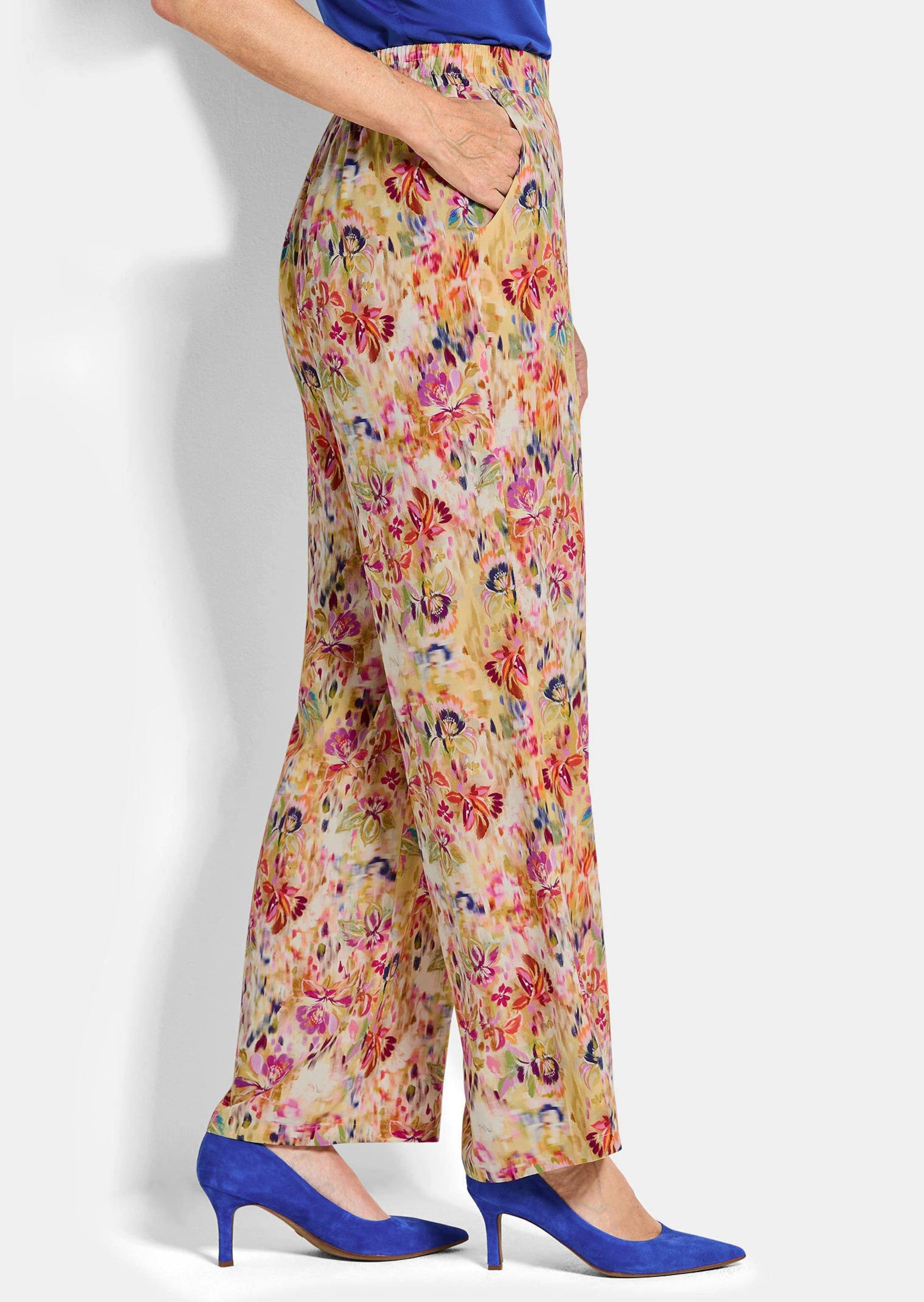 GOLDNER Stoffhose Schlupfhose mit floralem Print Viskosehose mit Teildehnbund, Eingriffstaschen und Knöchellänge