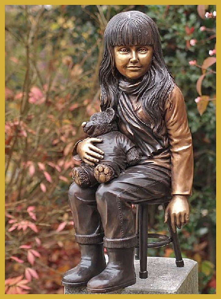 IDYL Gartenfigur IDYL Bronze-Skulptur Mädchen mit Teddy, Bronze