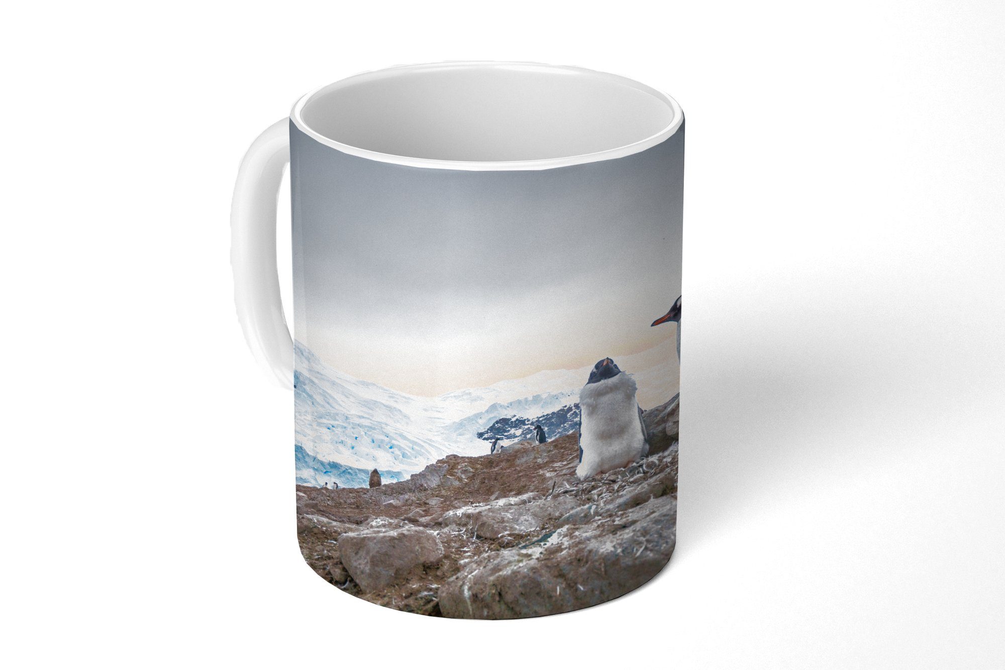 MuchoWow Tasse Pinguine stehen auf einem Felsen in der Antarktis, Keramik, Kaffeetassen, Teetasse, Becher, Teetasse, Geschenk