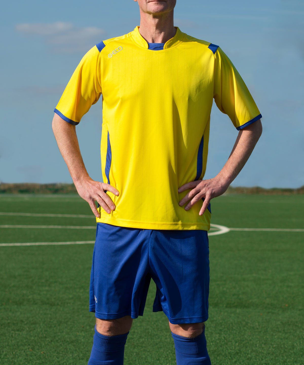 kurzarm Trikot Levante zweifarbig Fußballtrikot Mesheinsätze Geco Sportswear gelb/blau Fußballtrikot Fußball seitliche