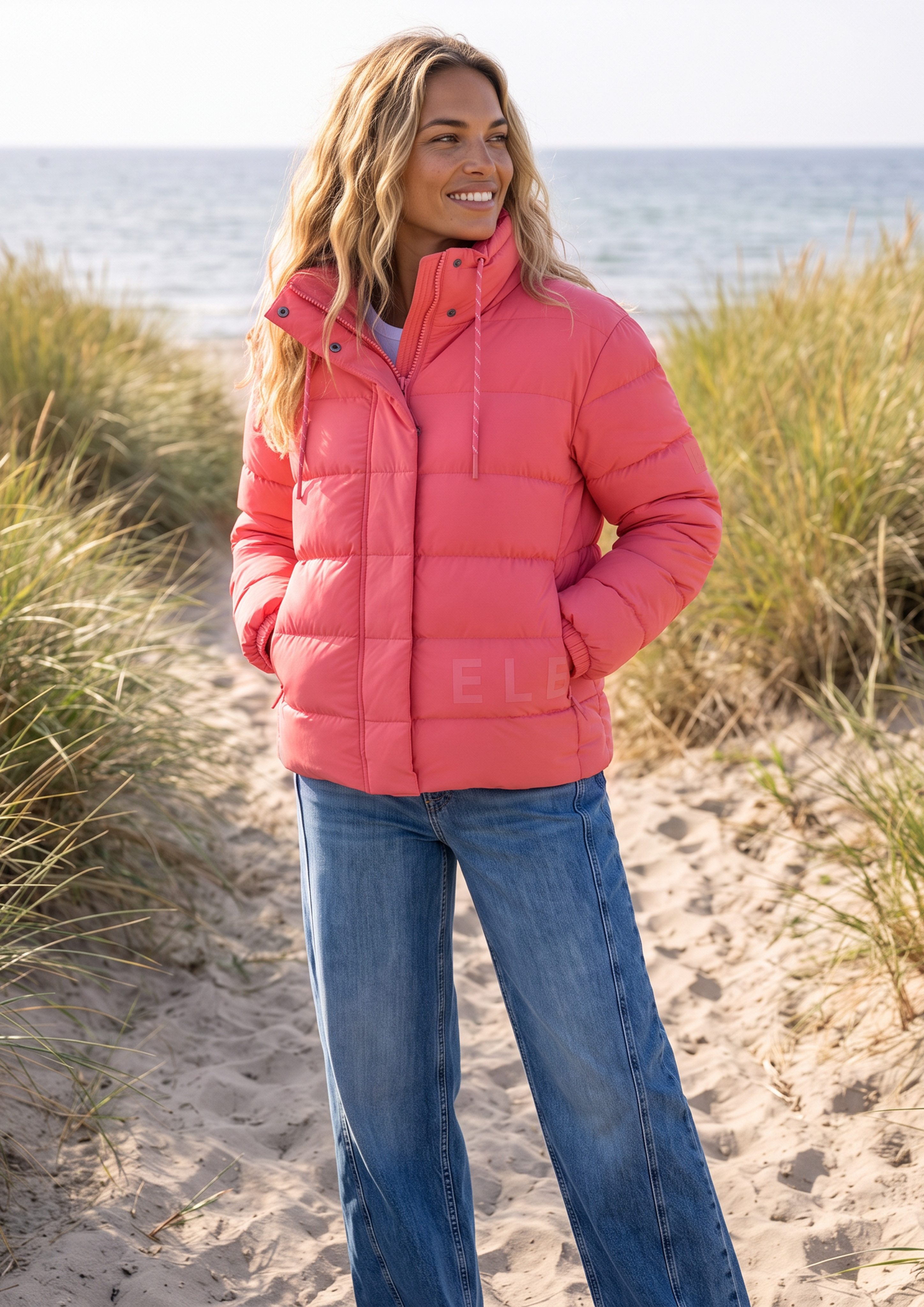Elbsand Steppjacke mit großem Letter-Print