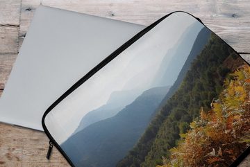 MuchoWow Laptop-Hülle Bunte Farne im Nationalpark Val Grande in Italien 17 Zoll, Laptopsleeve, weiches Innenfutter zum Schutz Kratzern, Laptoptasche
