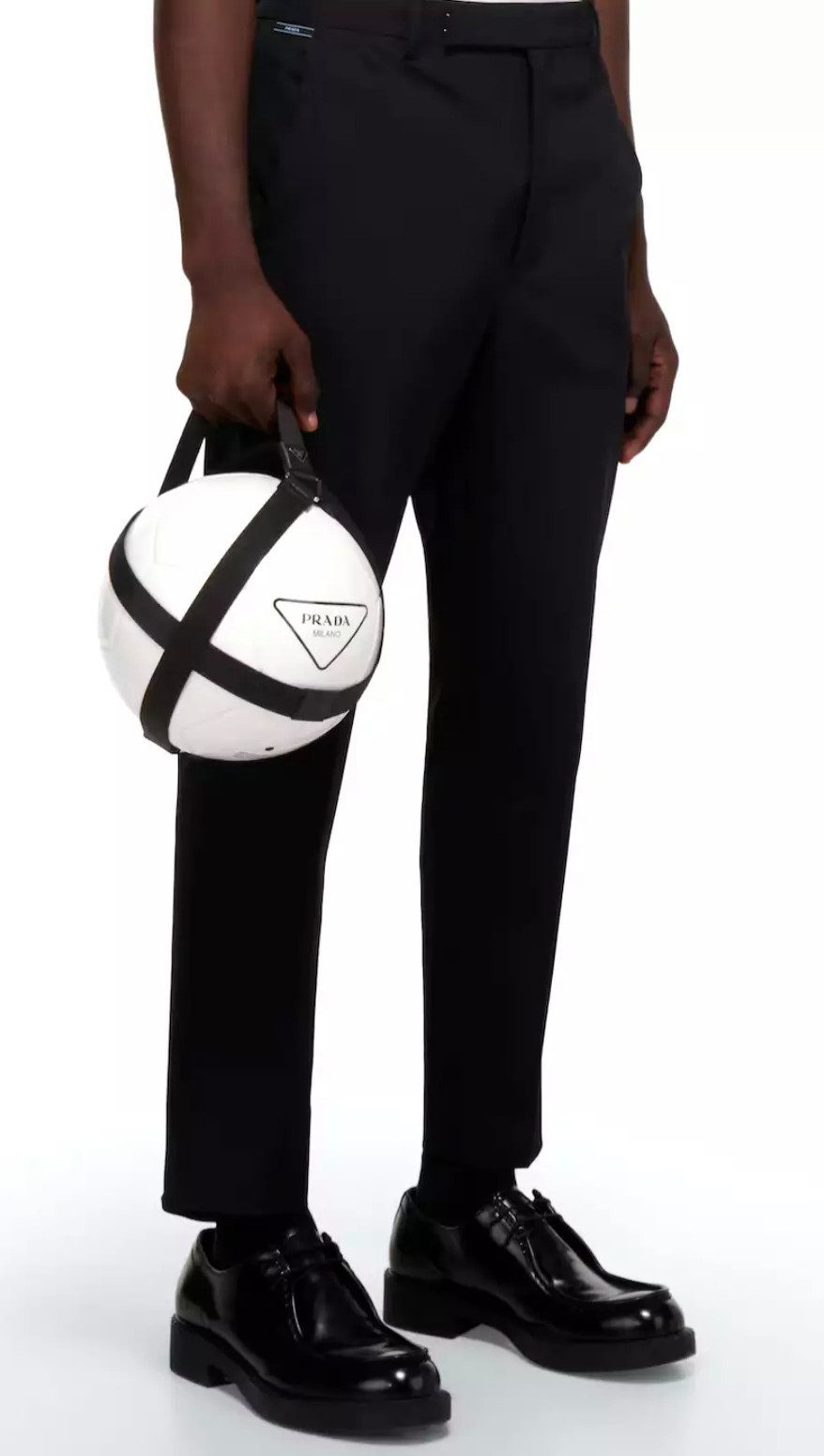 PRADA Fußball Fußball mit Trageriemen Collector's item Statement Sammelstück, Abnehmbare Trageriemen aus Nylon mit Saffiano-Lederbesatz