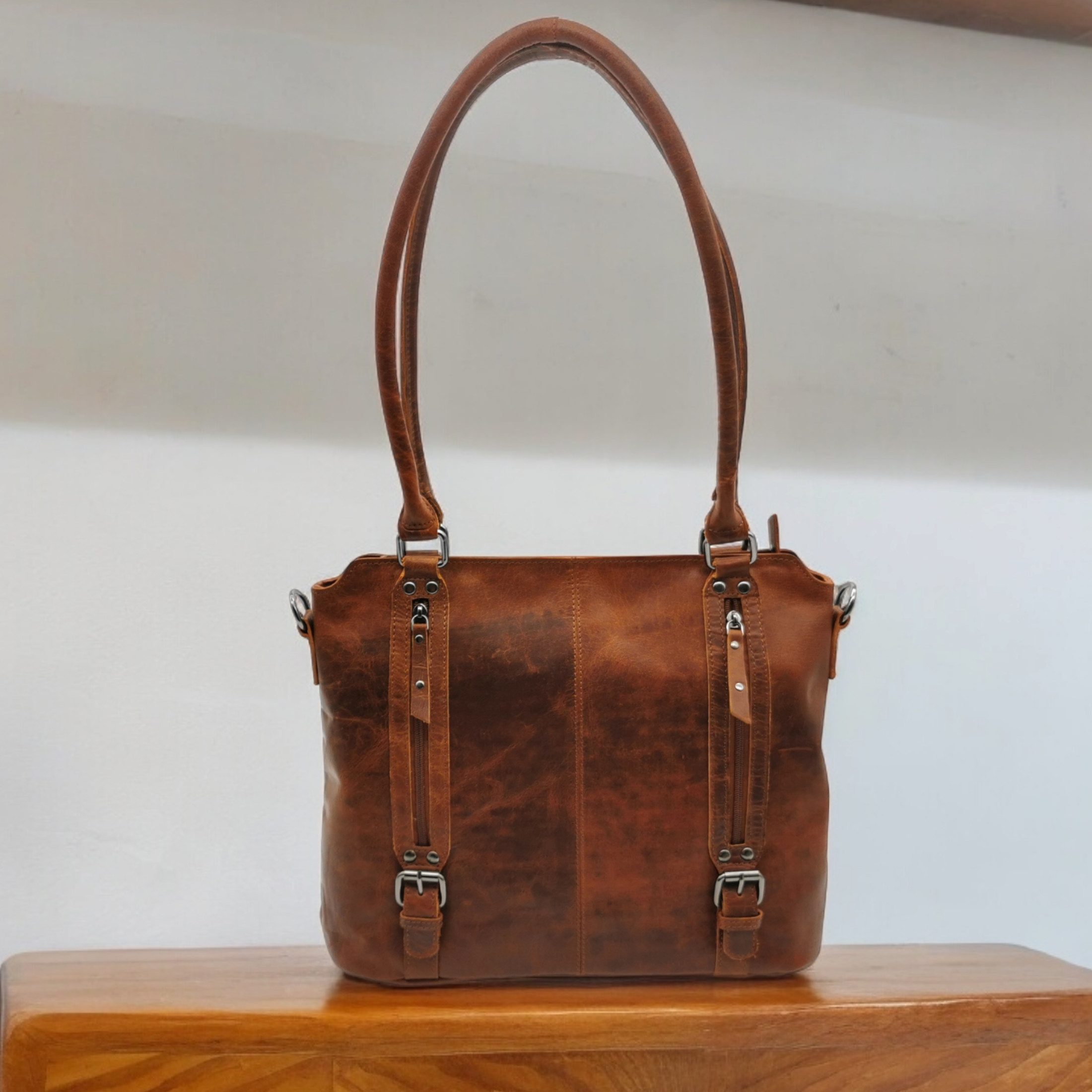Ella Eisvogel Henkeltasche Echtledertasche aus geöltem Büffelleder, langlebig & robust