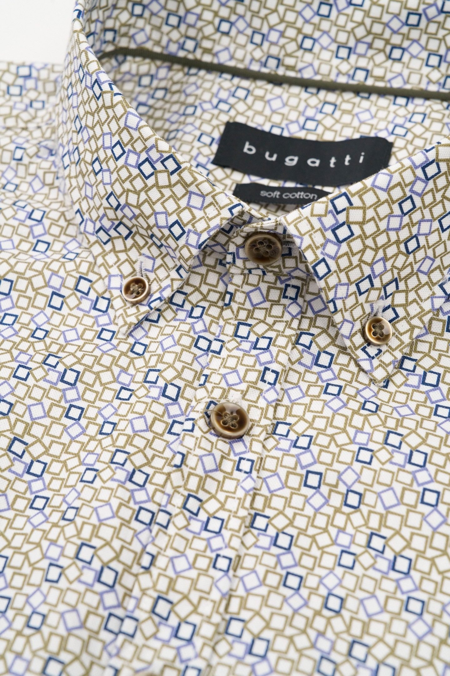 bugatti mit Button-Down-Kragen