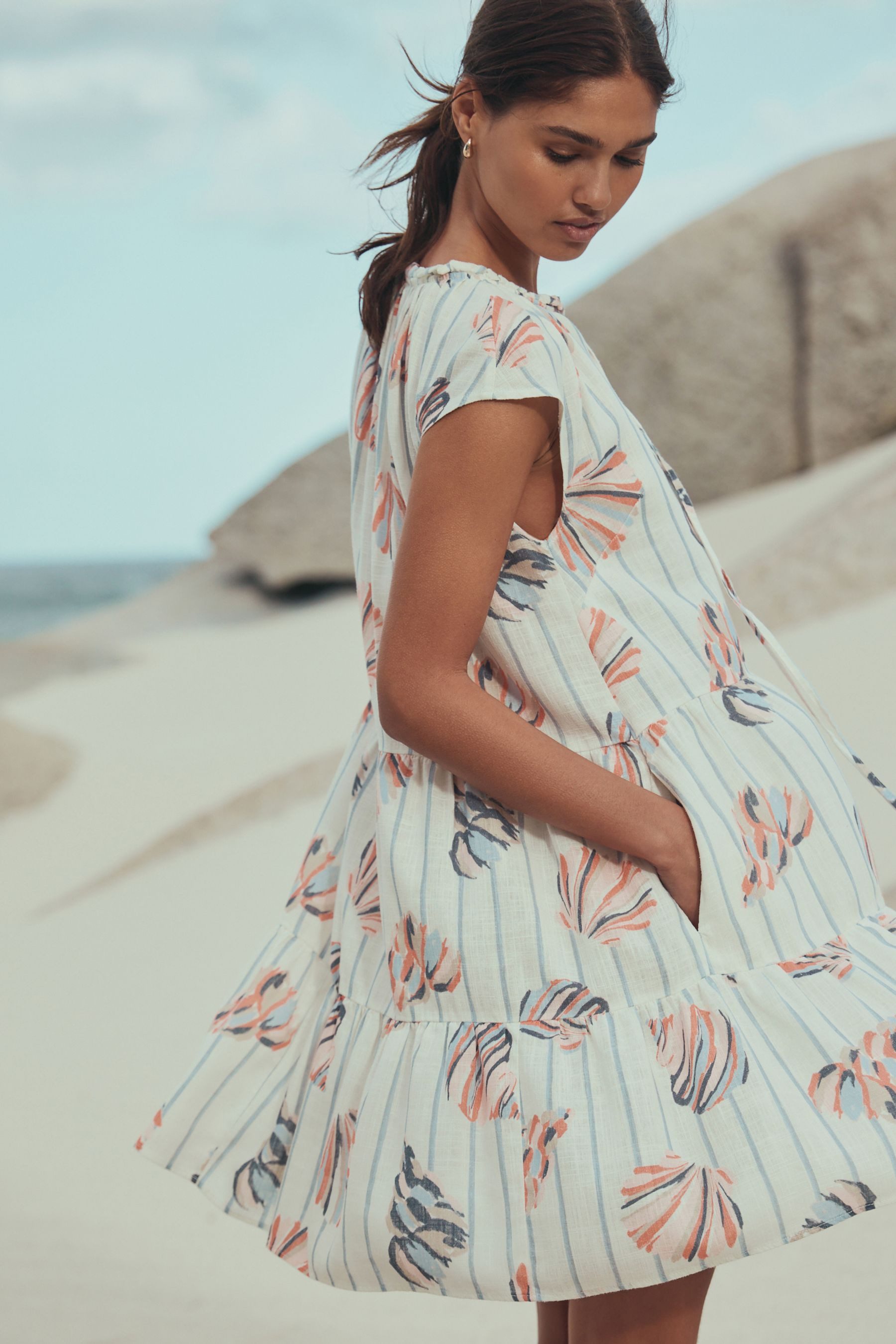 Next Minikleid Gestuftes Minikleid mit V-Ausschnitt und Leinen (1-tlg) günstig online kaufen