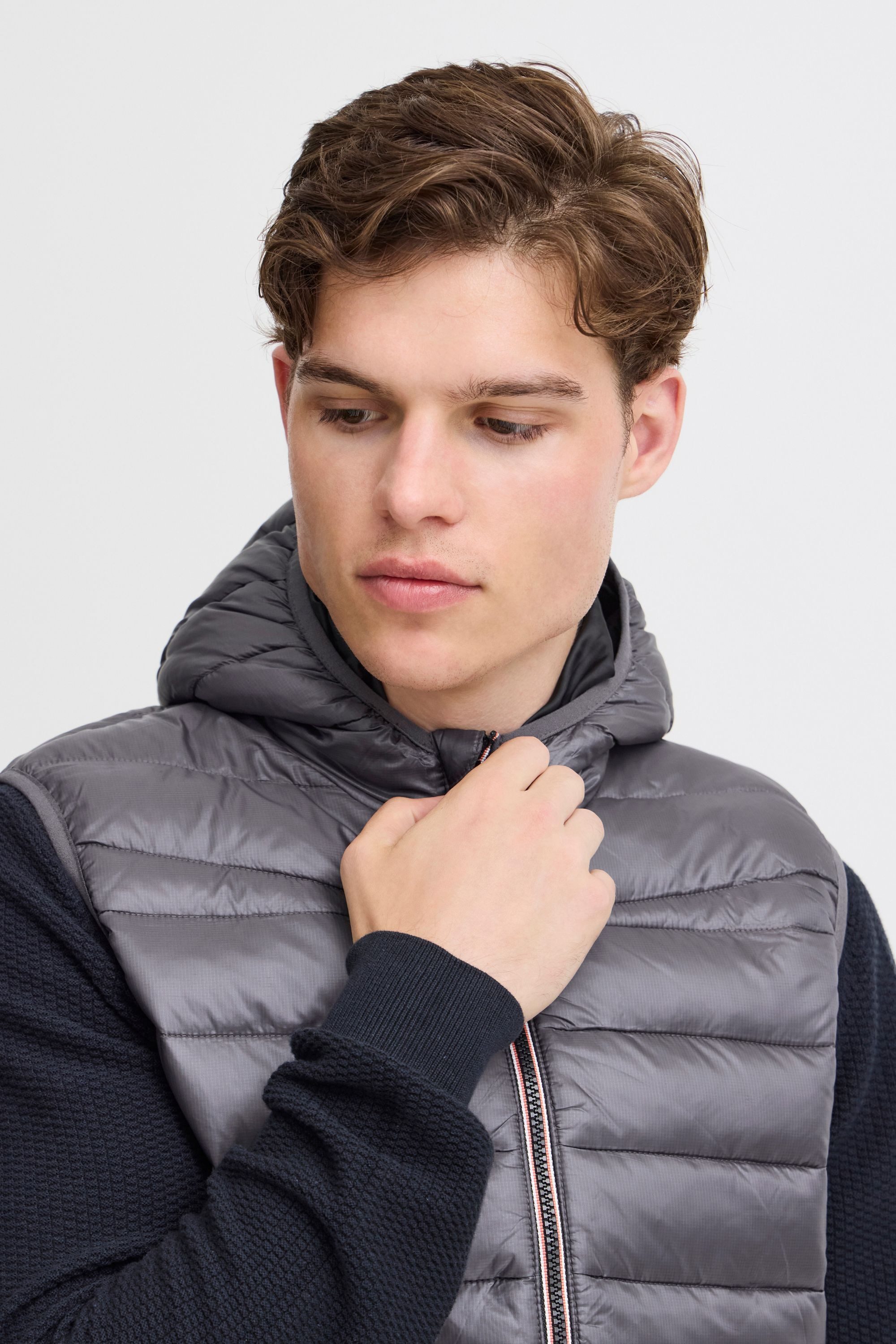 Blend Steppweste BHOuterwear Stilvolle Basic Steppweste mit Taschen