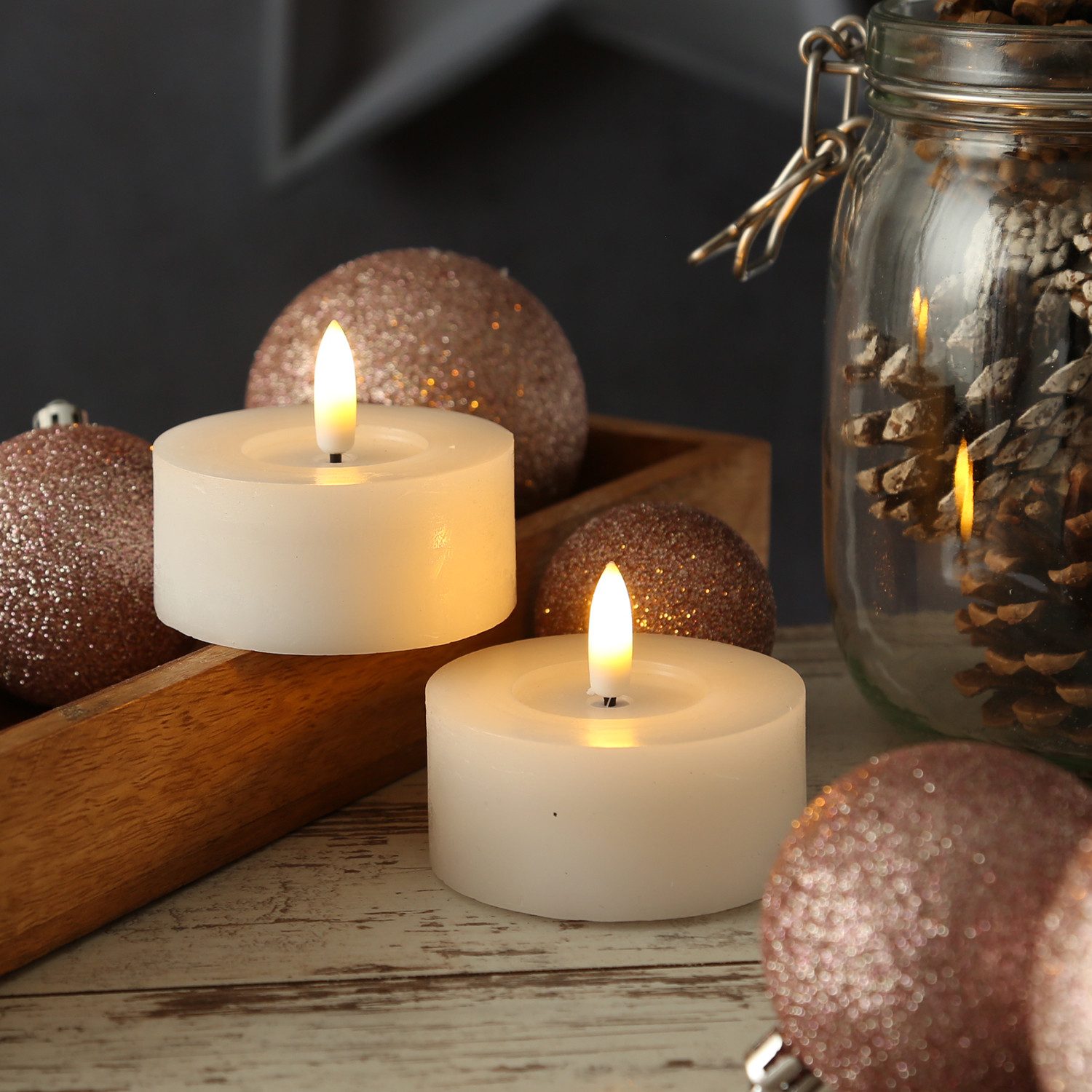 Adilina LED-Kerze LED Maxi Teelichter Lina Rustik Optik Echtwachs D: 7cm weiß 2er Set (2-tlg)