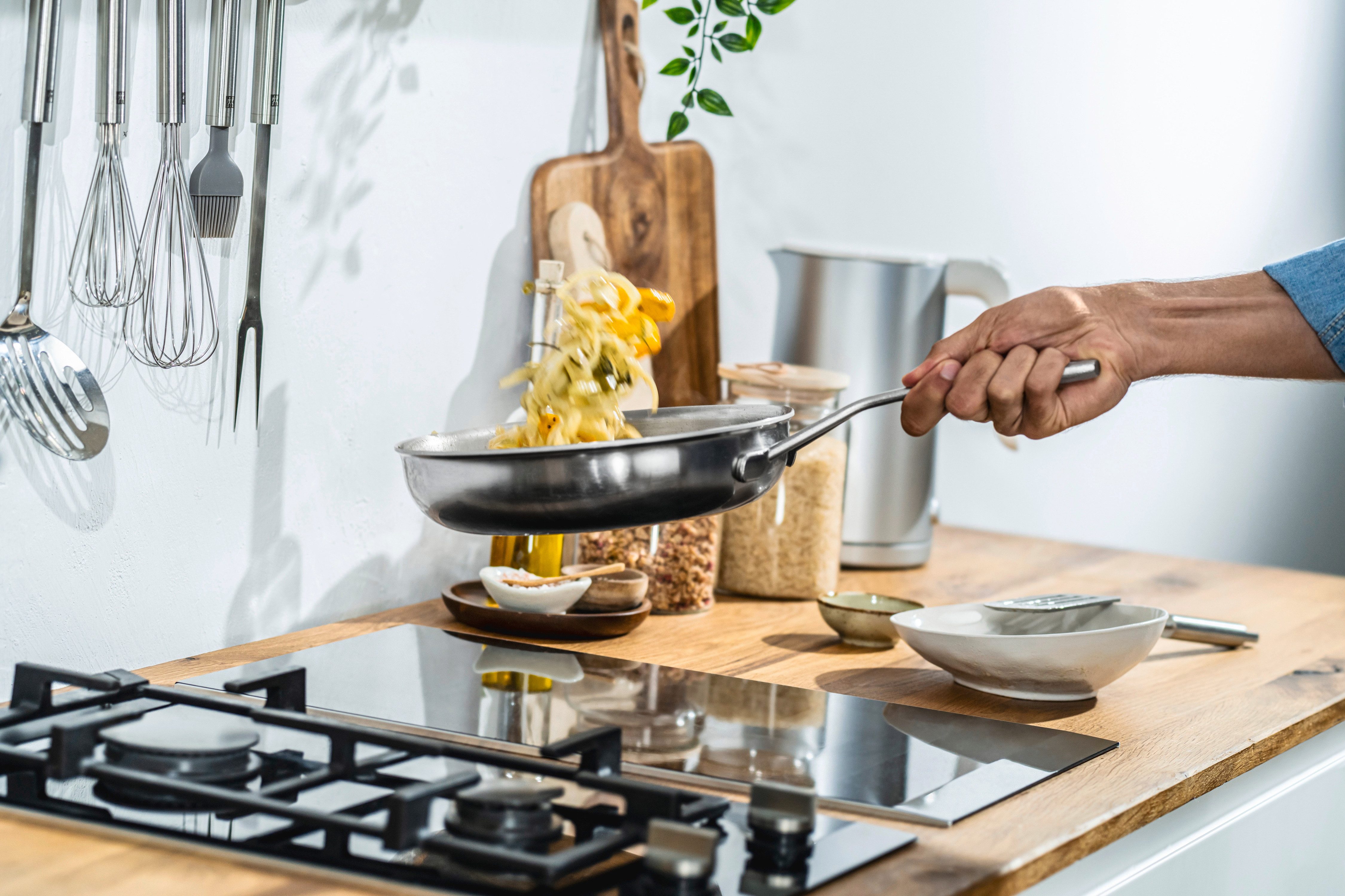 Zwilling Bratpfanne Pro, Edelstahl 18/10 (1-tlg), 18/10 Edelstahl, Sigma Clad Boden, breiter Schüttrand