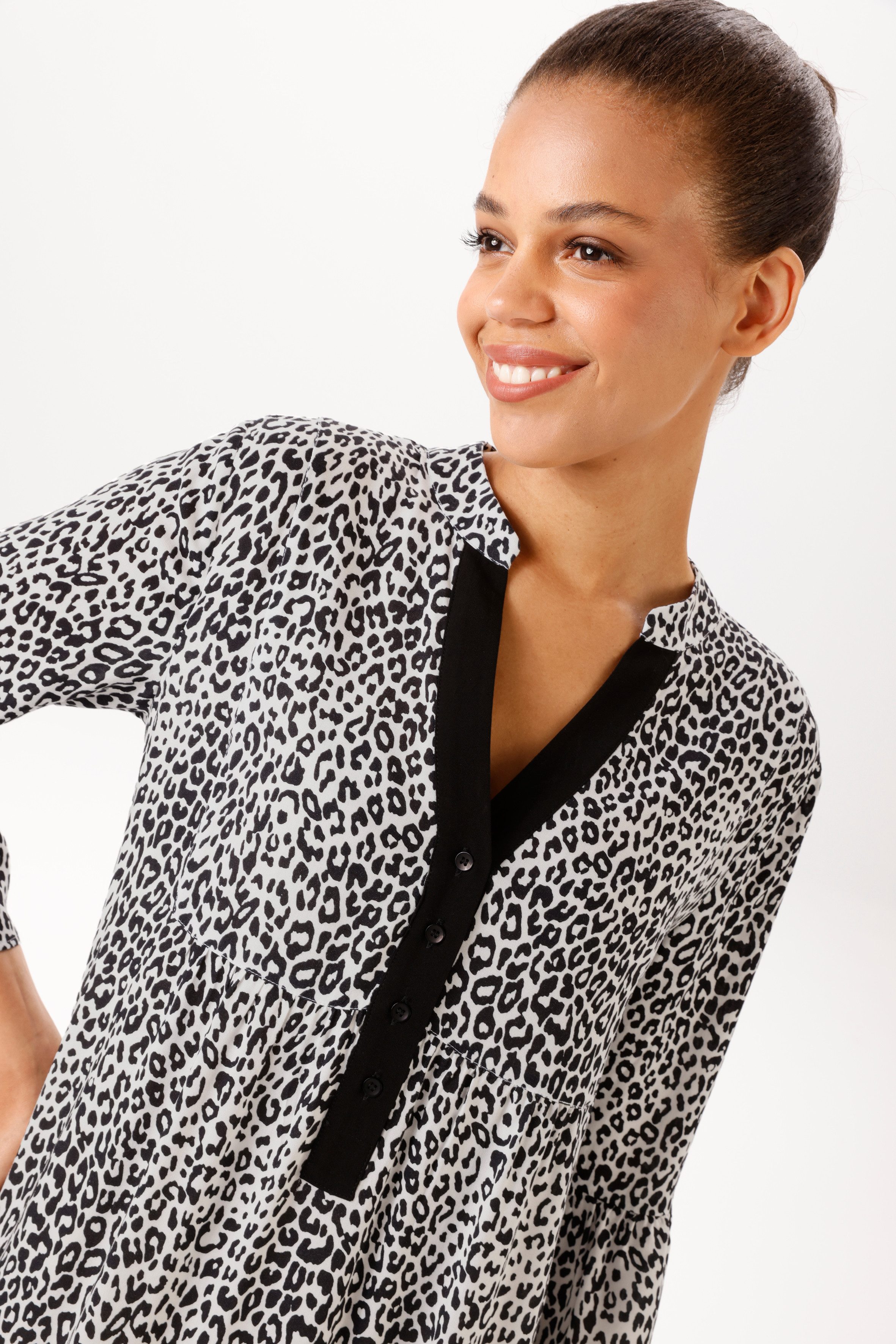 Aniston CASUAL Tunikakleid mit trendigem Leo-Print - NEUE KOLLEKTION – Bild 3 von 5