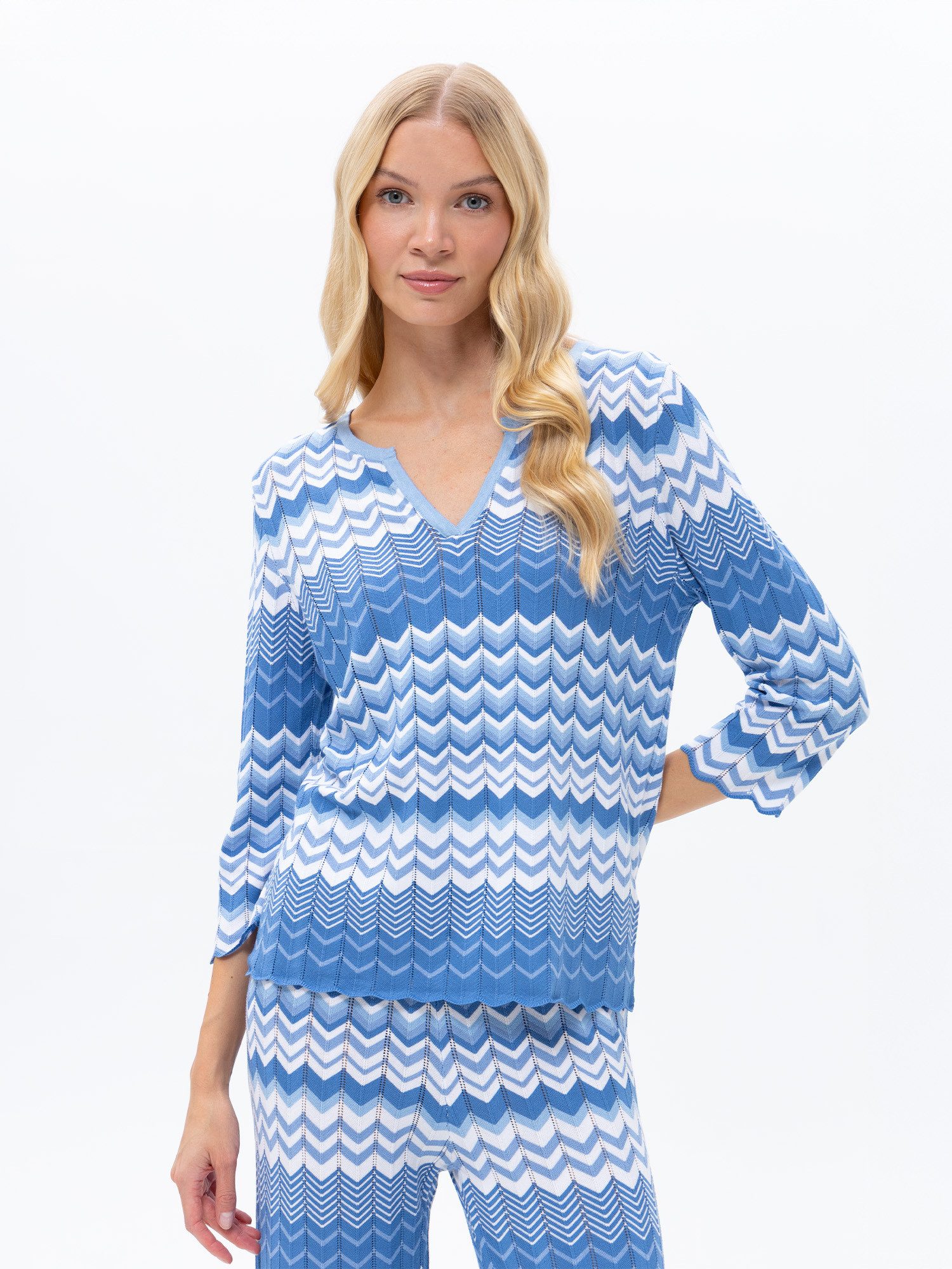 Passioni Strickpullover mit Zick-Zack-Muster in Blau leichtes Strickshirt in verschiedenen Blautönen mit ZickZackmuster