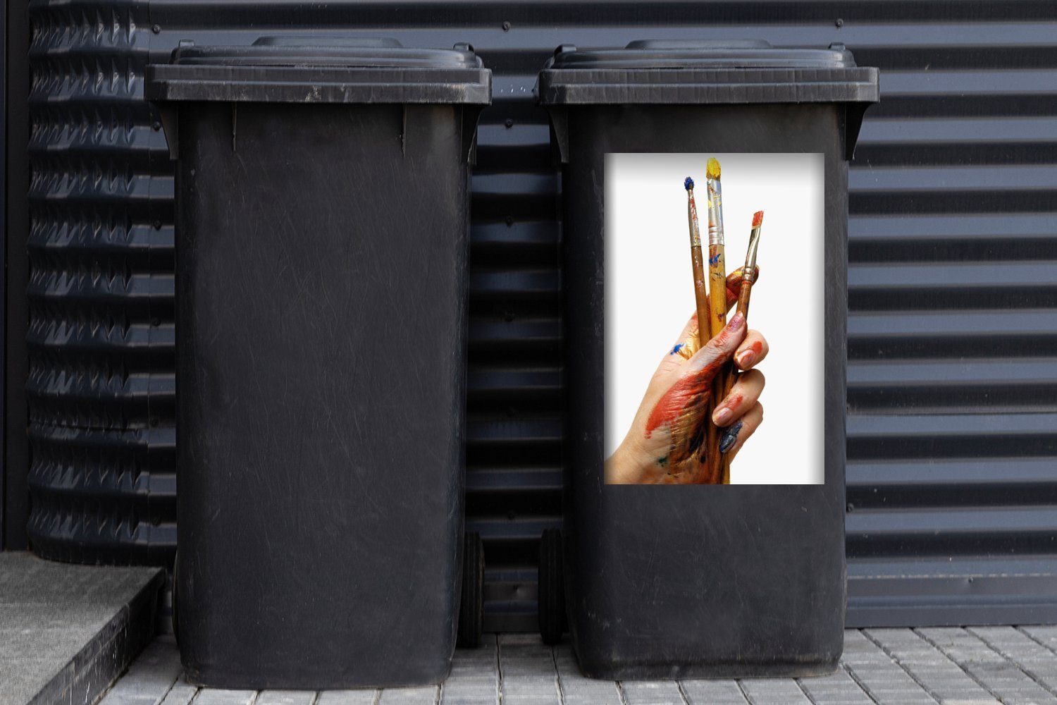 MuchoWow St), Hintergrund Sticker, Hand weißem Container, Wandsticker Abfalbehälter Mülleimer-aufkleber, Pinsel mit auf Mülltonne, (1